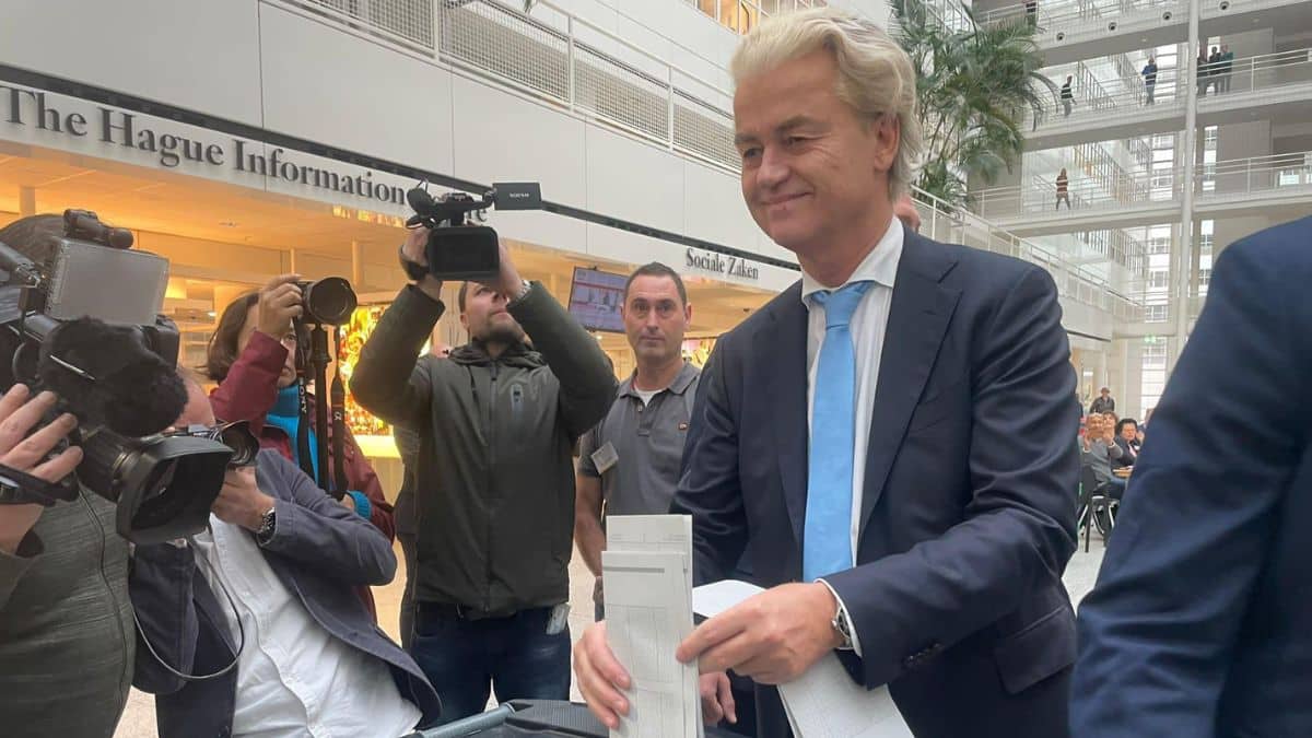Geert Wilders, chi è l’esponente dell’estrema destra che ha vinto le elezioni in Olanda