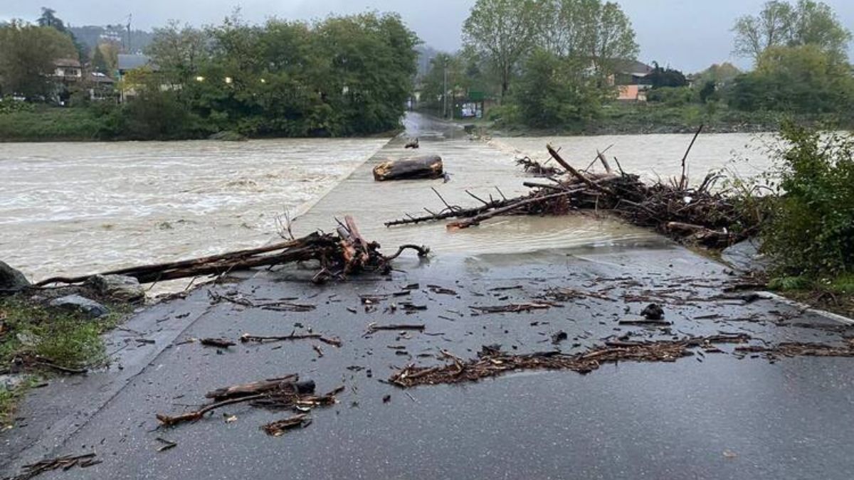 Maltempo, allerta meteo annunciata con rovesci e temperature in discesa