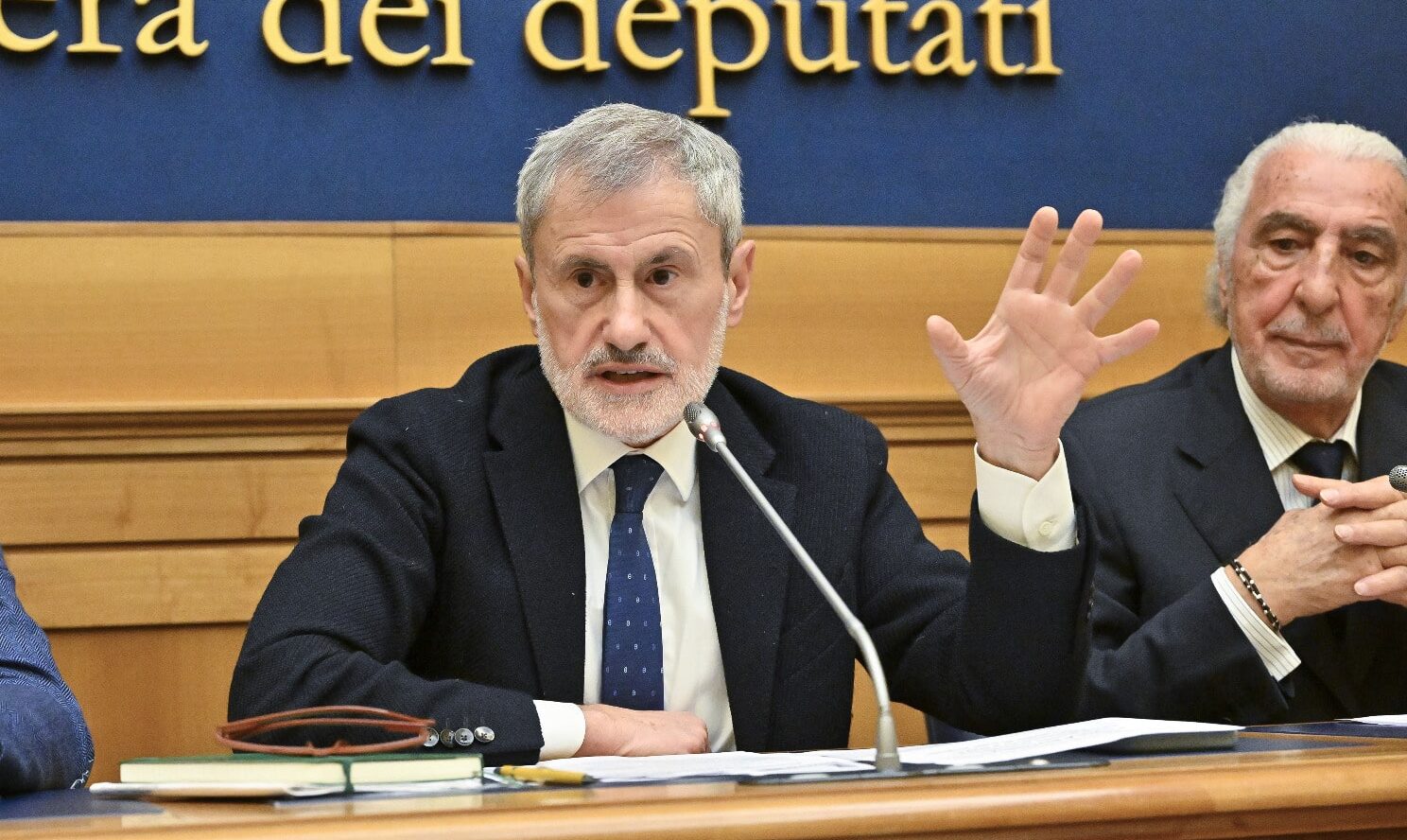 C’è una destra delusa dal governo Meloni. Alemanno sfida Giorgia.