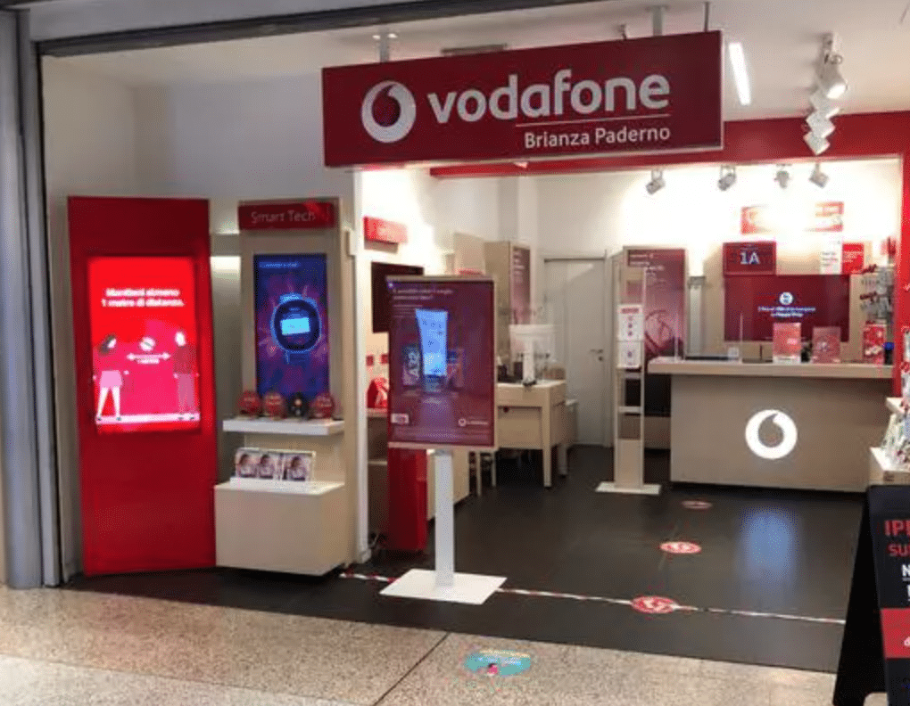 Iliad presenta l’offerta: proposta a Vodafone la fusione delle attività in Italia