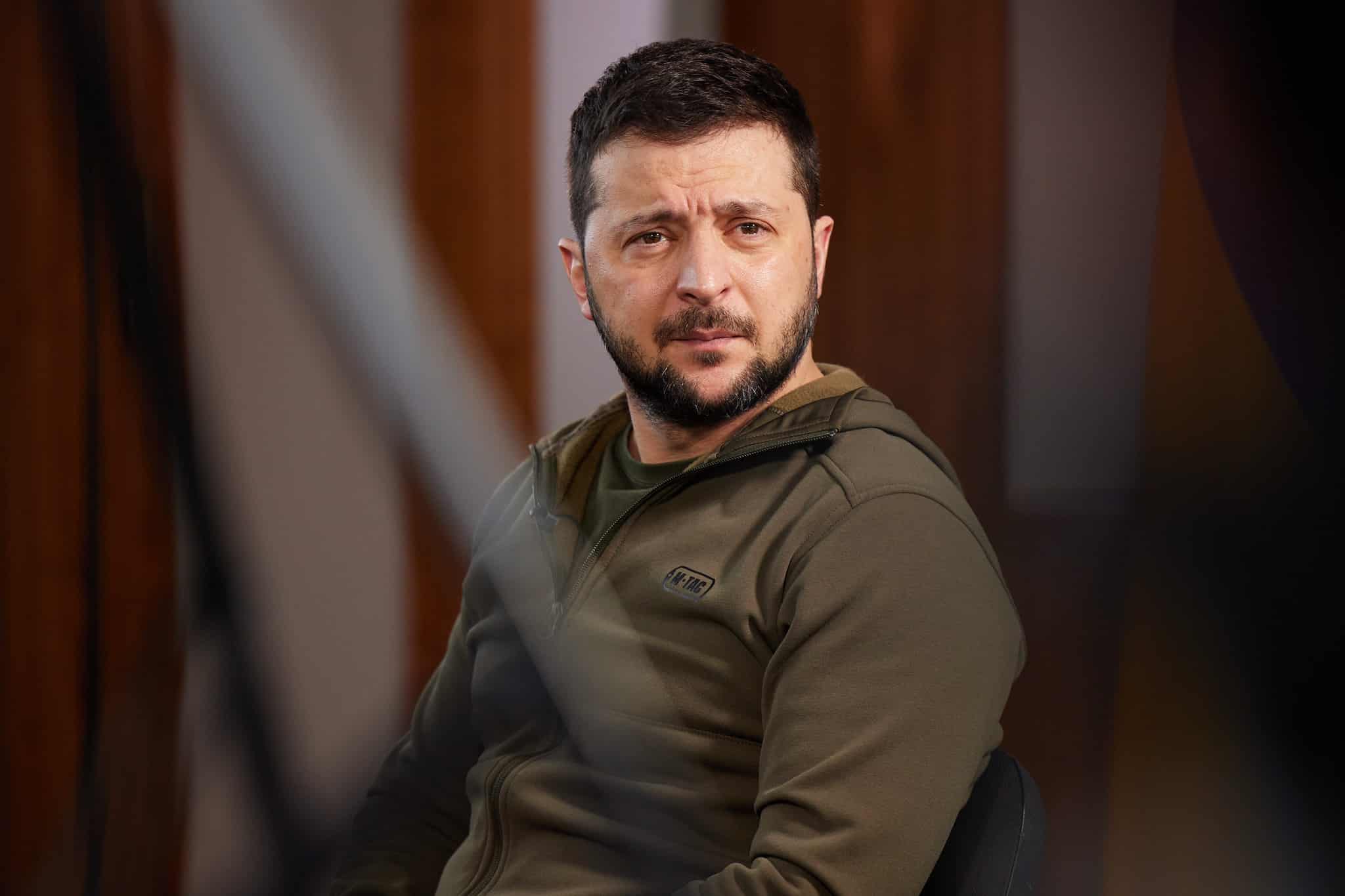 In Ucraina si corre verso l’escalation. Dopo Francia e Lituania pure l’Estonia apre all’invio di truppe a sostegno dell’esercito di Zelensky