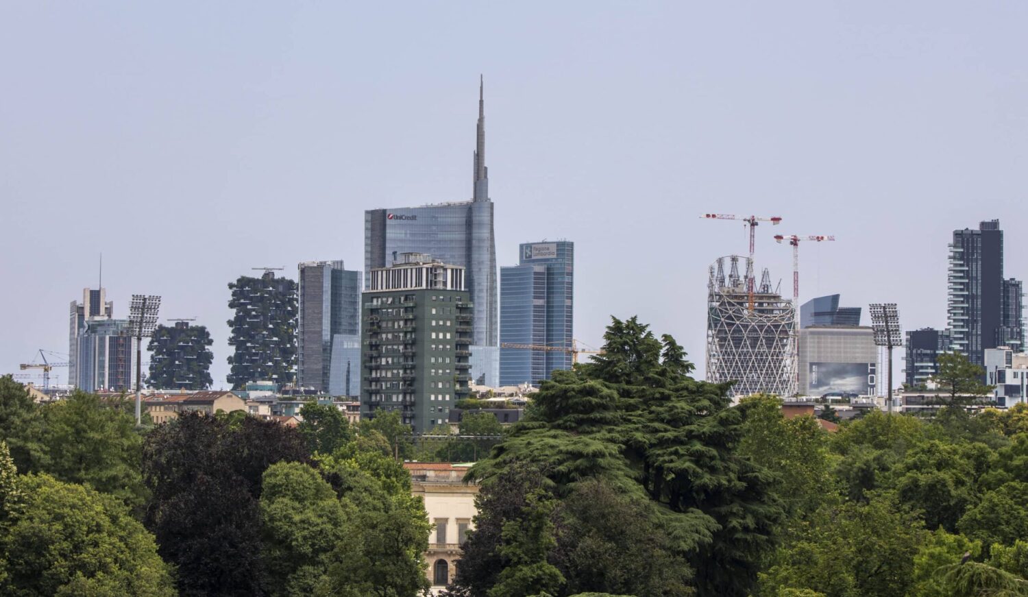 Inchiesta sui grattacieli a Milano. Scontro in Procura sulla normativa edilizia