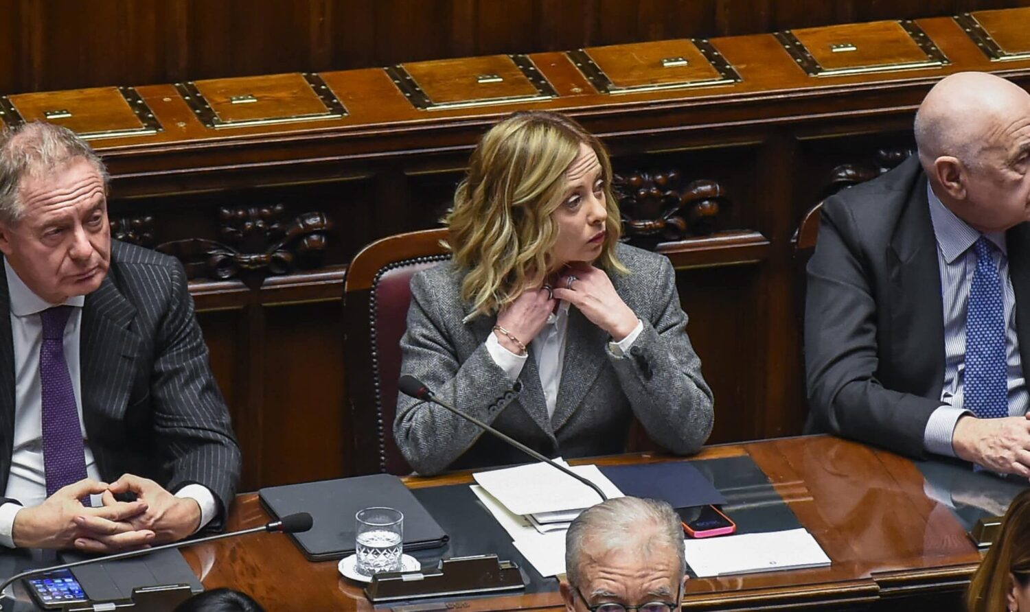 Conte e Schlein smontano tutte le balle di Meloni al Parlamento