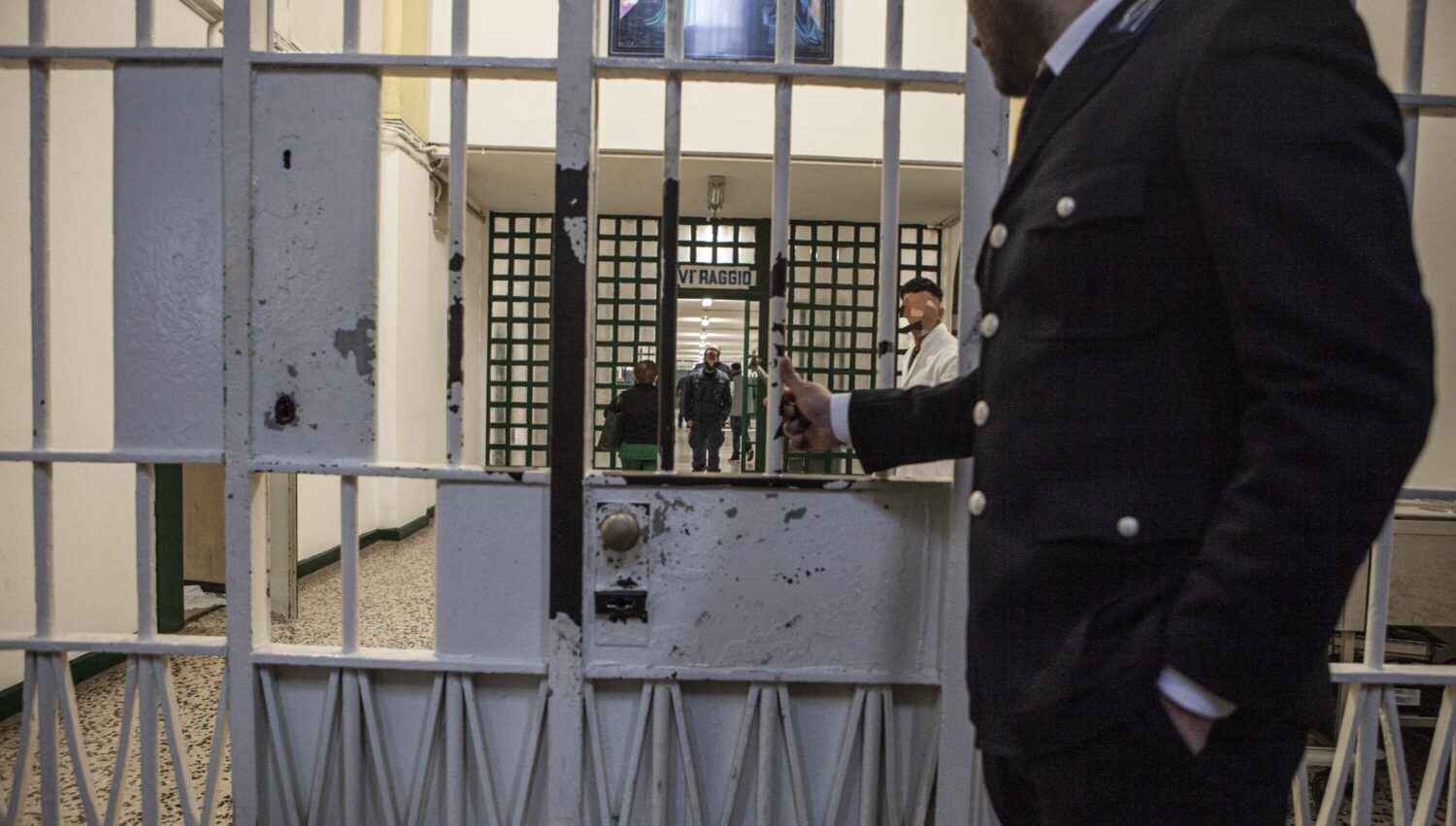 Ogni mese 400 detenuti in più nelle carceri italiane