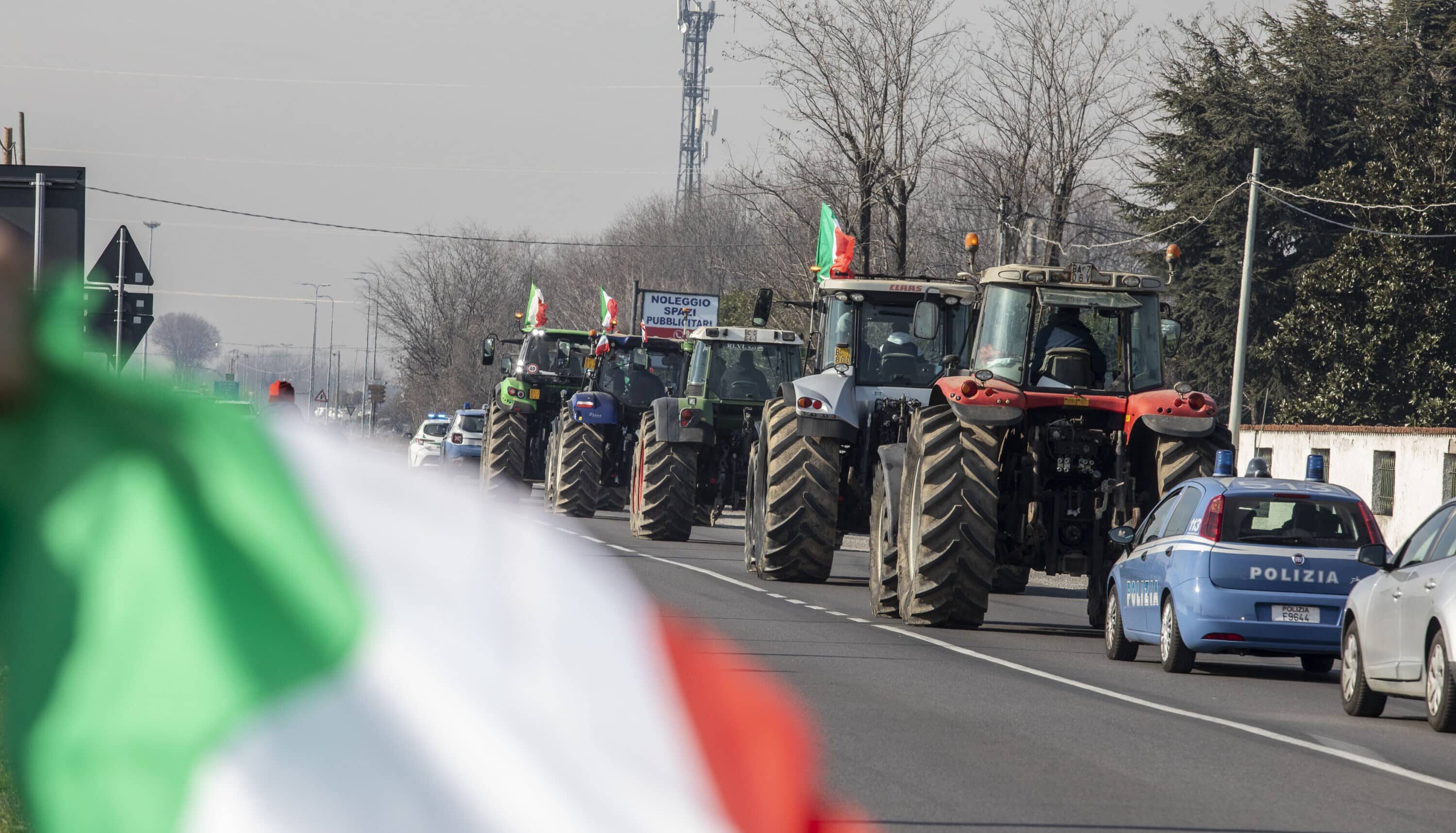 I trattori in marcia verso Roma. “Da giovedì inizia la mobilitazione”