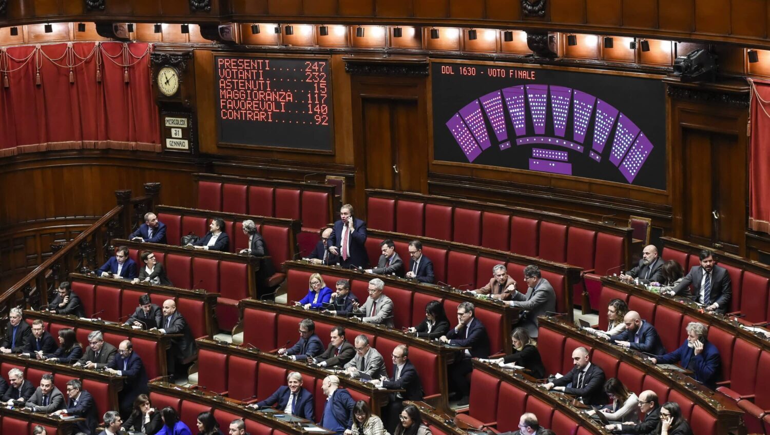 Il Governo congela le multe ai No Vax. E nega lo smart working ai fragili