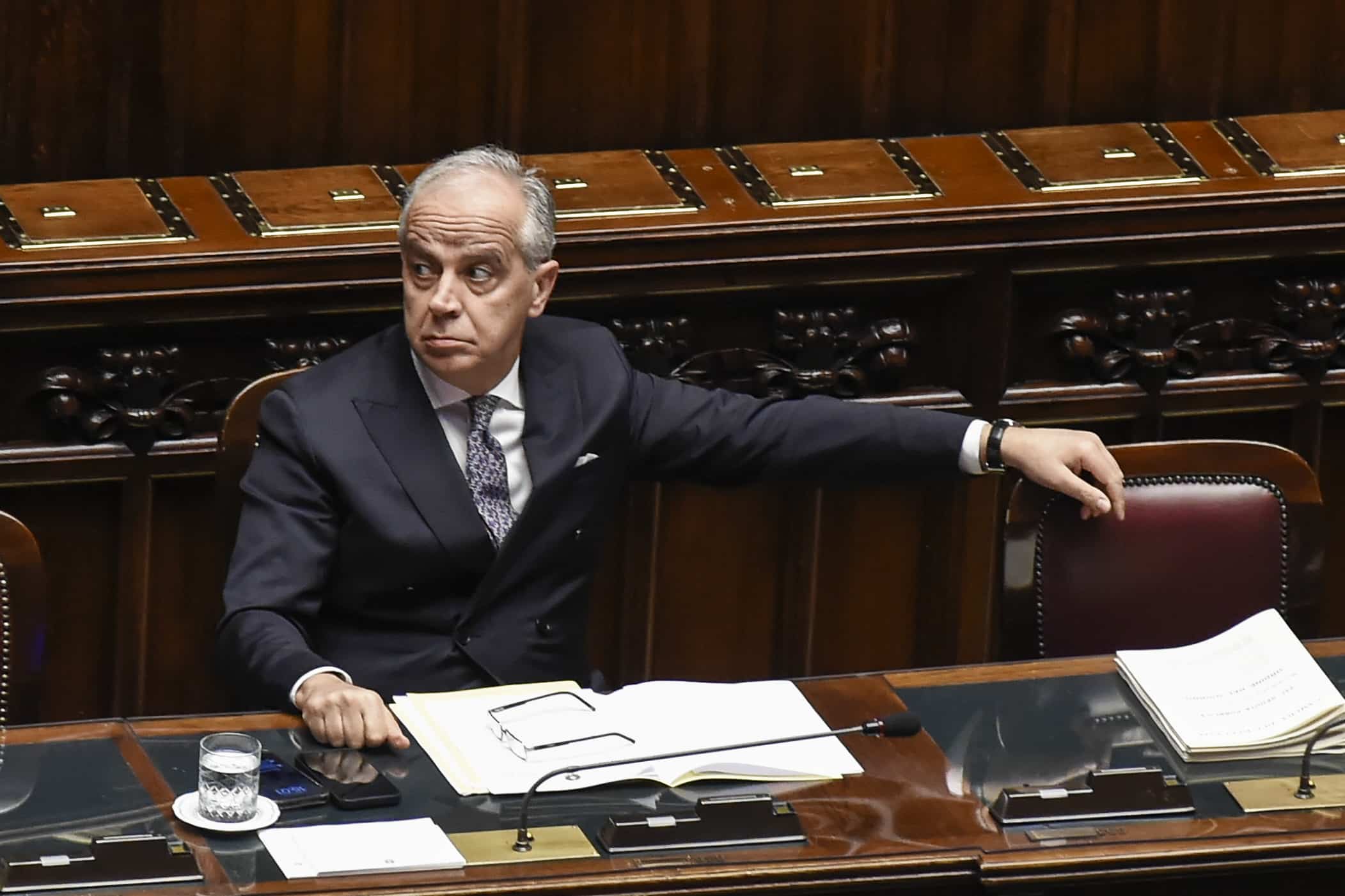 L’opposizione a Piantedosi, con le manganellate “superato il limite”. In un’interrogazione si parla apertamente di emergenza democratica”