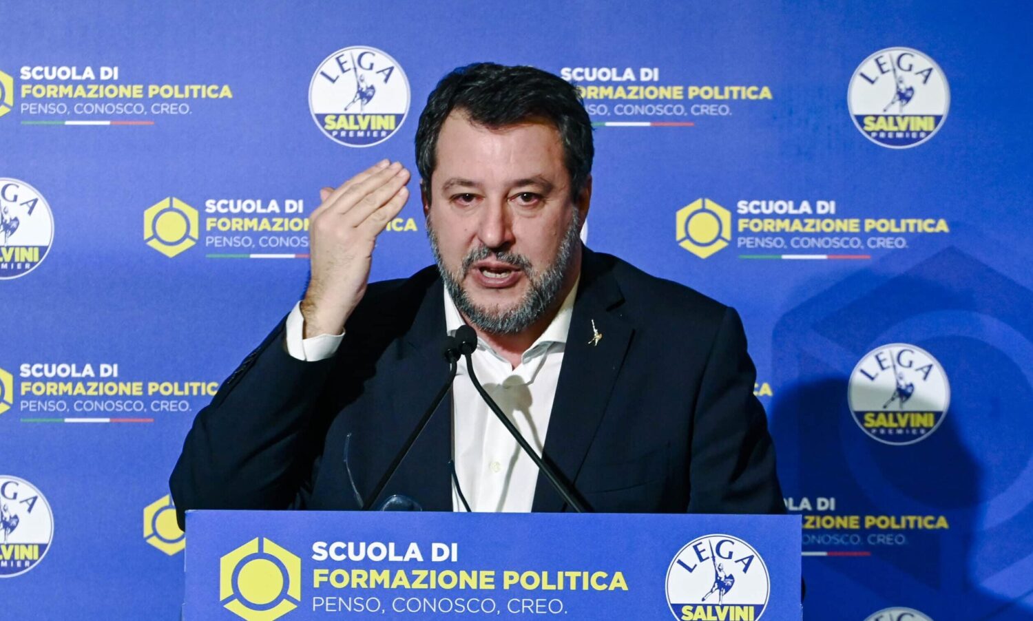 Salvini tramonta con i suoi idoli