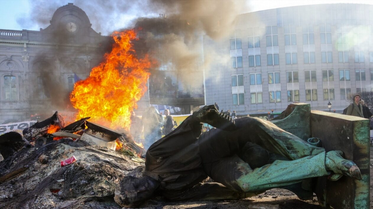 Roghi e scontri di piazza. I Trattori mettono Bruxelles a ferro e fuoco