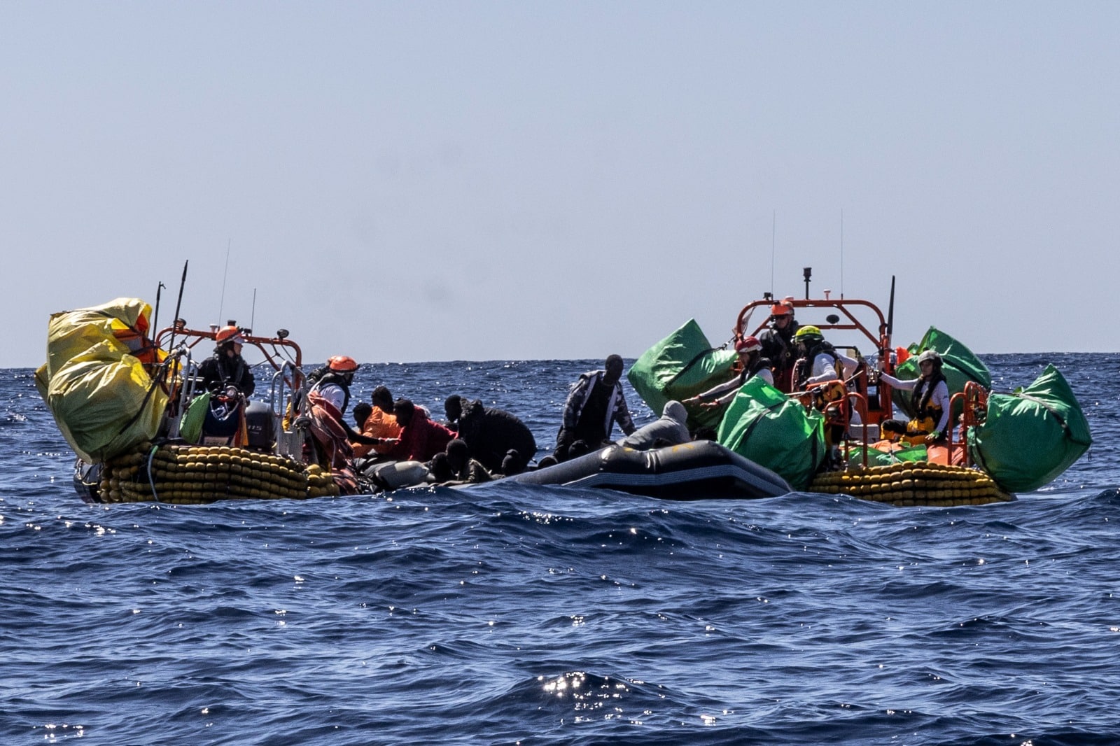 Migranti, un’altra strage nel Mediterraneo: almeno 60 morti durante il viaggio dalla Libia