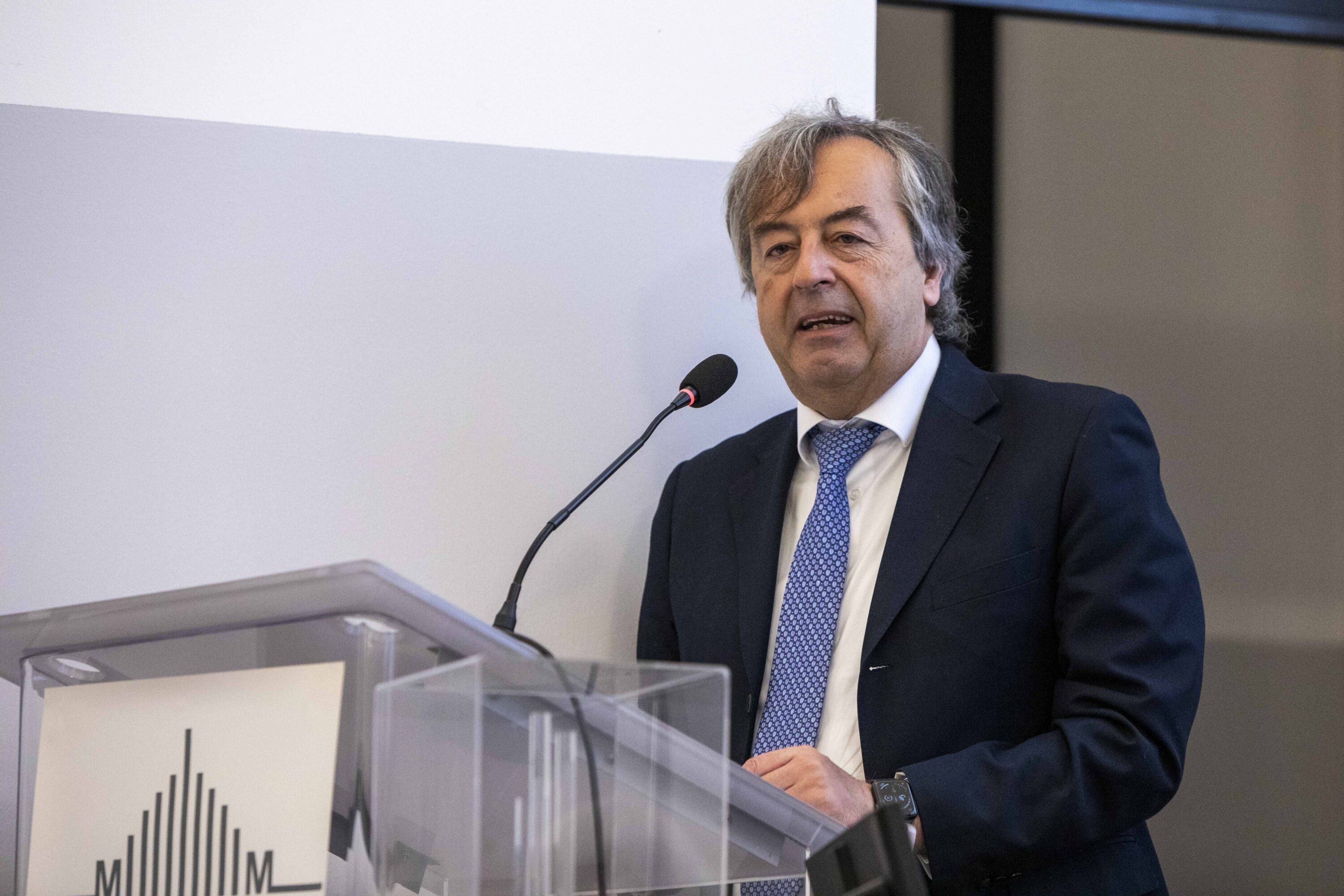 Burioni contro no-vax e giornalisti: “Con vaccino Covid meno infarti, trombosi e ictus, basta bugie”