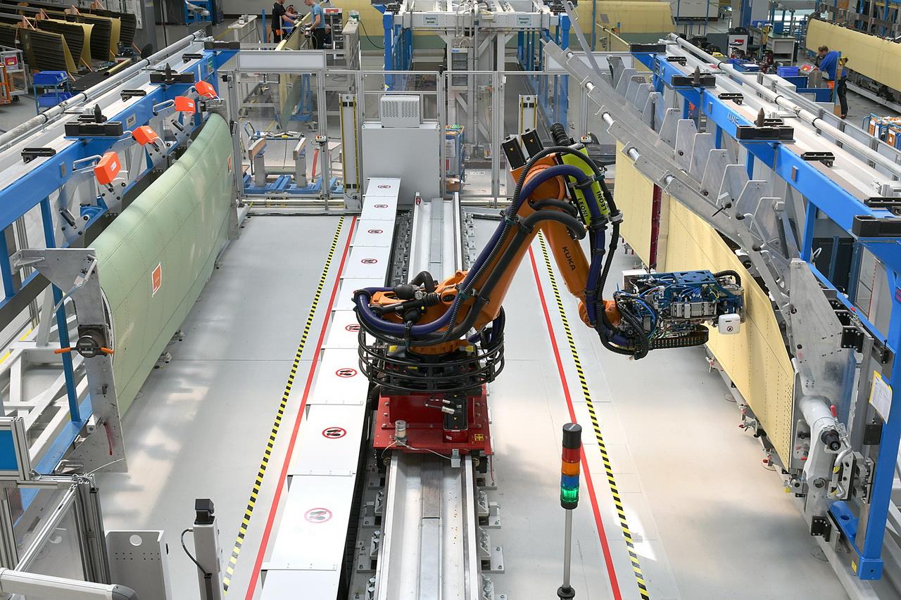 L’industria affossata dal caro prezzi: crollano la produzione e i beni di consumo