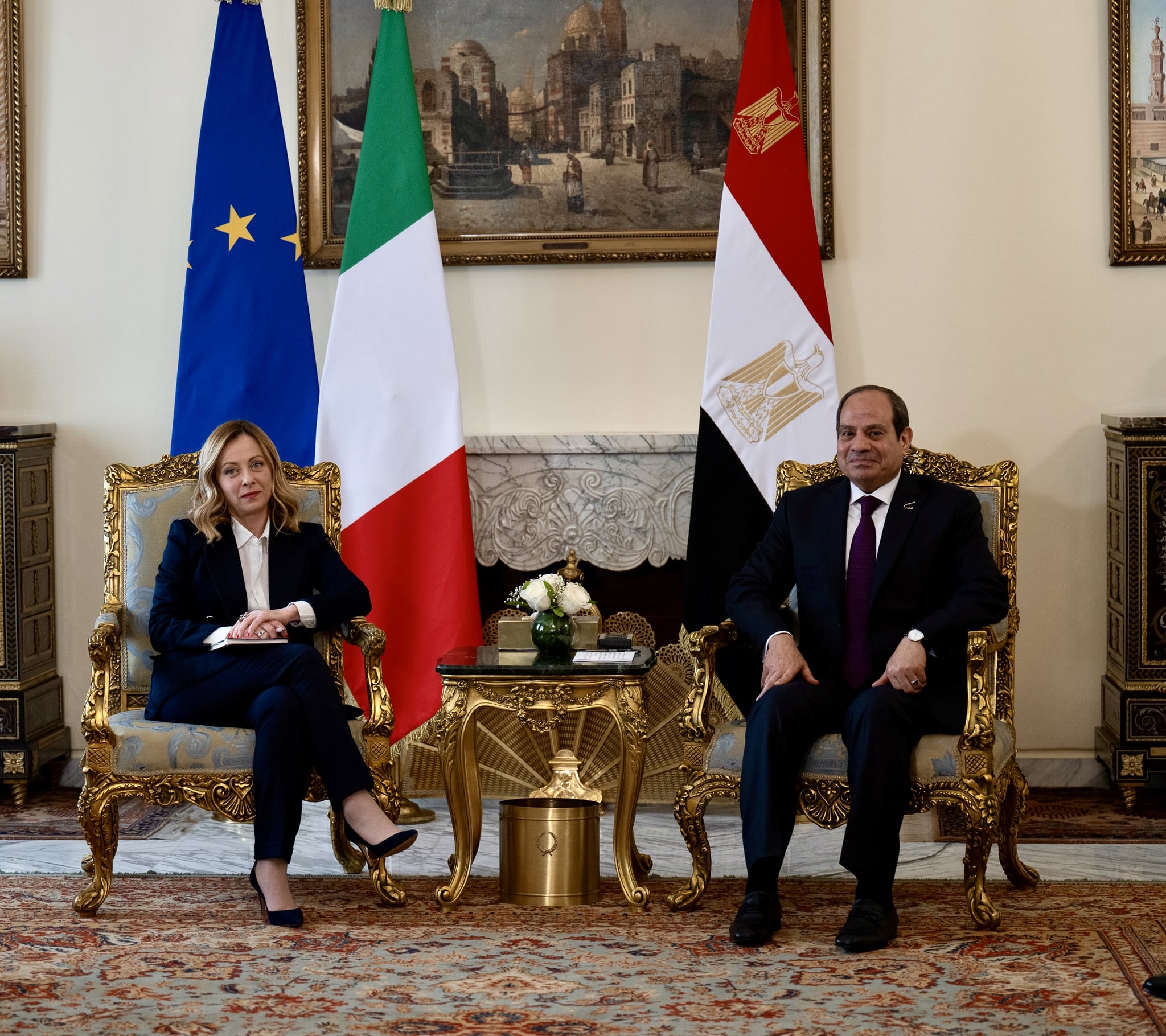 Meloni stringe accordi ed elargisce baci e abbracci ad al-Sisi: di Giulio Regeni non importa più nulla