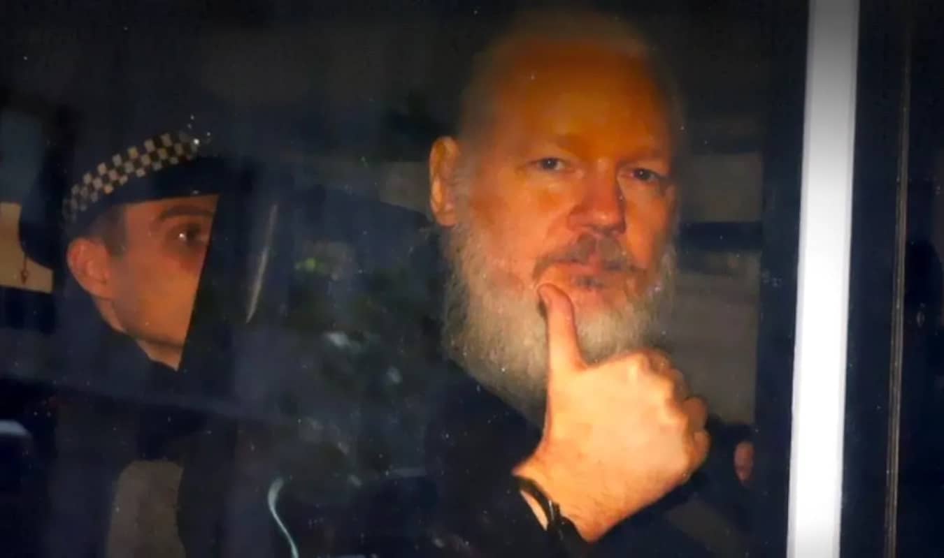 Nuovo Appello per Assange contro l’estradizione. La Corte di Londra prende tempo e chiede garanzie agli Stati Uniti
