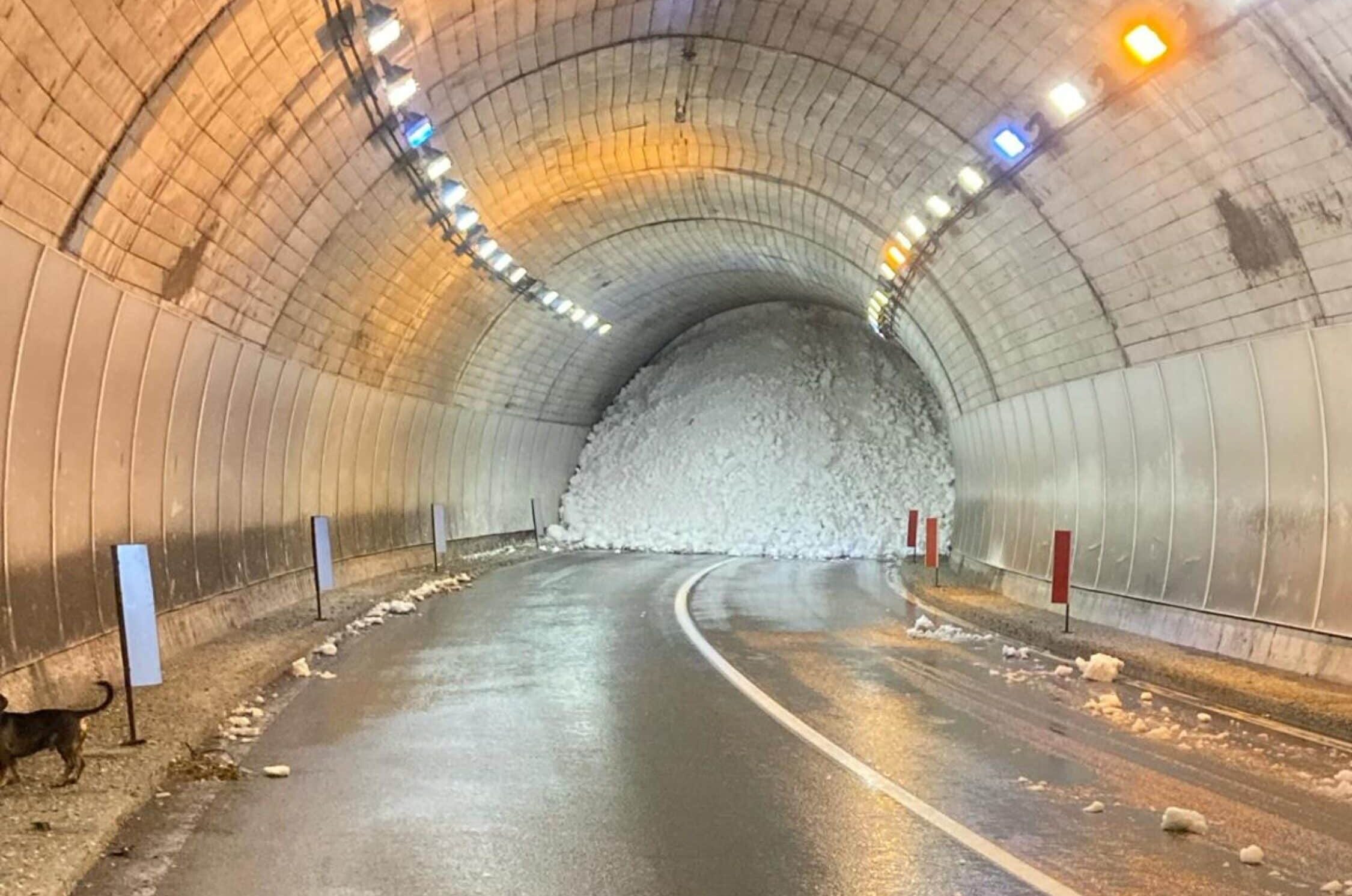 Maltempo, isolata Rhêmes-Notre-Dame in Valle d’Aosta dopo una valanga: ancora pioggia e neve in tutta Italia