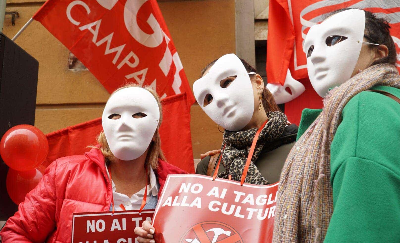 Cgil in piazza a Napoli contro i tagli alla Cultura