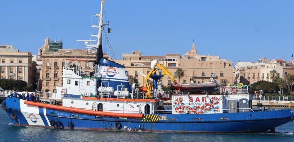 La Guardia costiera libica spara in mezzo al mare