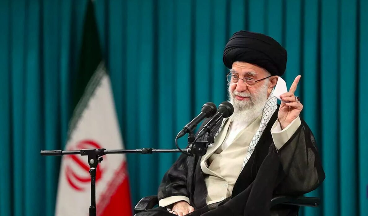 Khamenei alza la voce e minaccia Netanyahu & Co. In caso di minacce dirette, l’Iran è pronta a cambiare la propria dottrina nucleare