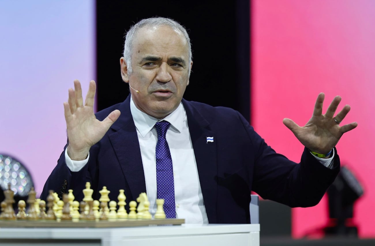 Russia, il campione mondiale di scacchi Garry Kasparov è sospettato di terrorismo