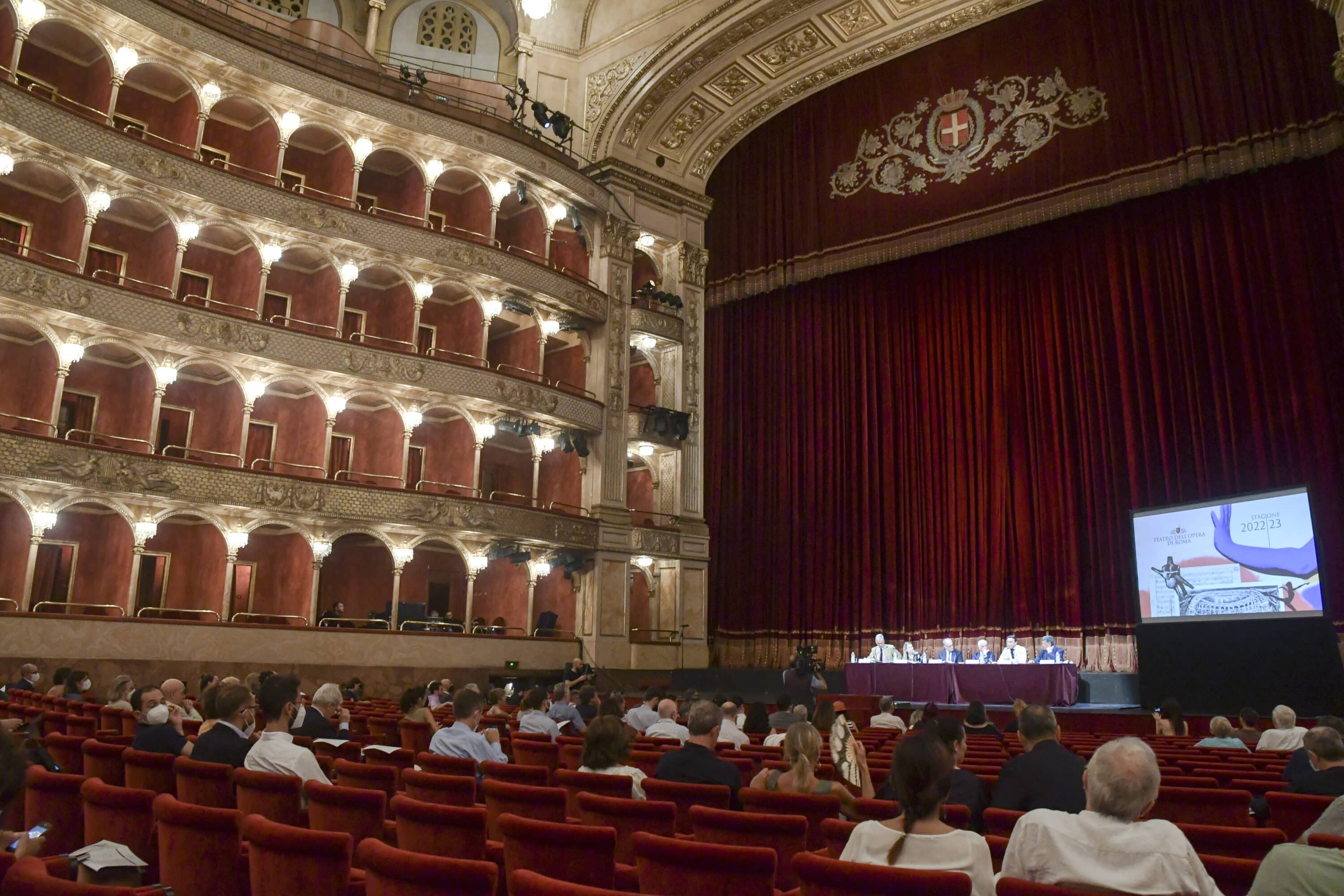 Che teatrino sui teatri! Ok della Camera alla legge marchetta