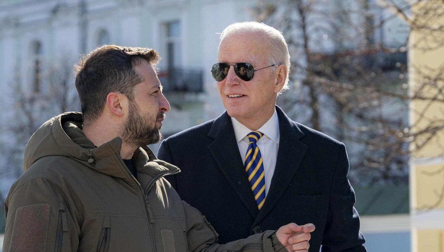Zelensky spiega che l’Ucraina rischia il tracollo e chiede agli Usa il permesso per colpire in Russia. Biden è scettico ma Blinken vuole fargli cambiare idea