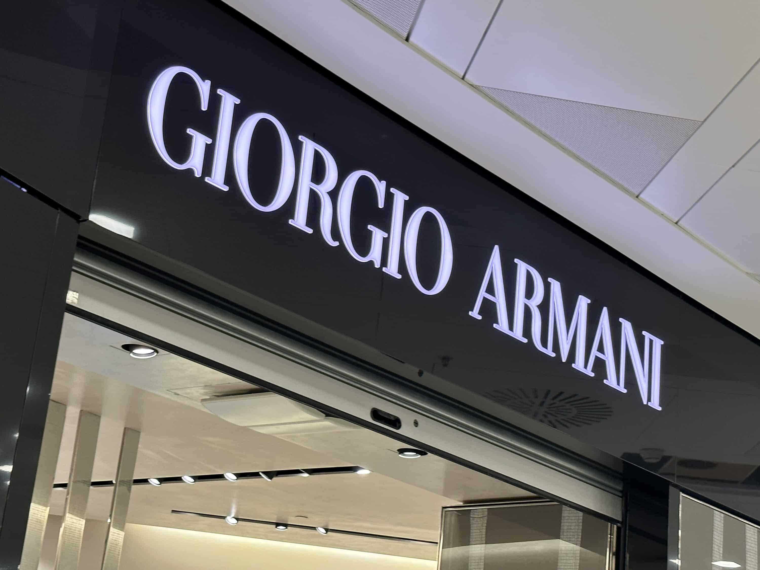 Giorgio Armani apre a una svolta storica: possibili fusioni o quotazione in Borsa
