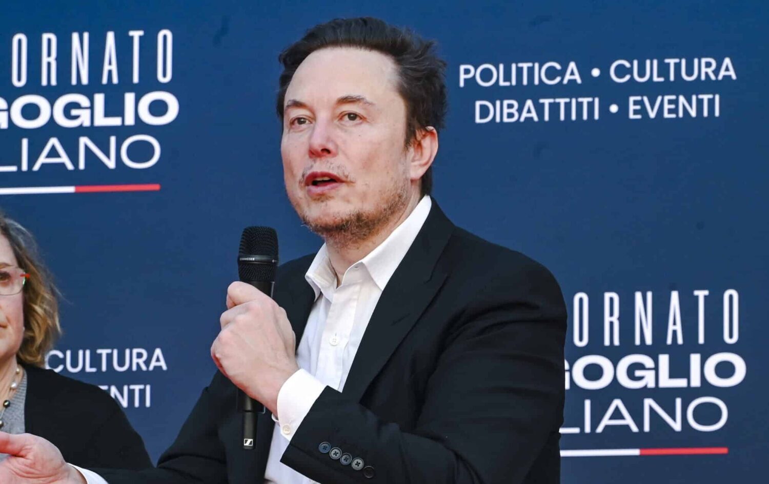 Musk ha imparato in fretta a fare l’italiano con Starlink contro Tim