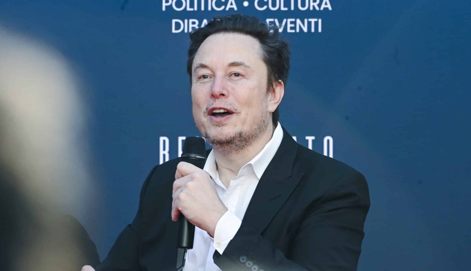 Musk accusa Tim di ostacolare il lancio in Italia di Internet ad alta velocità di Starlink