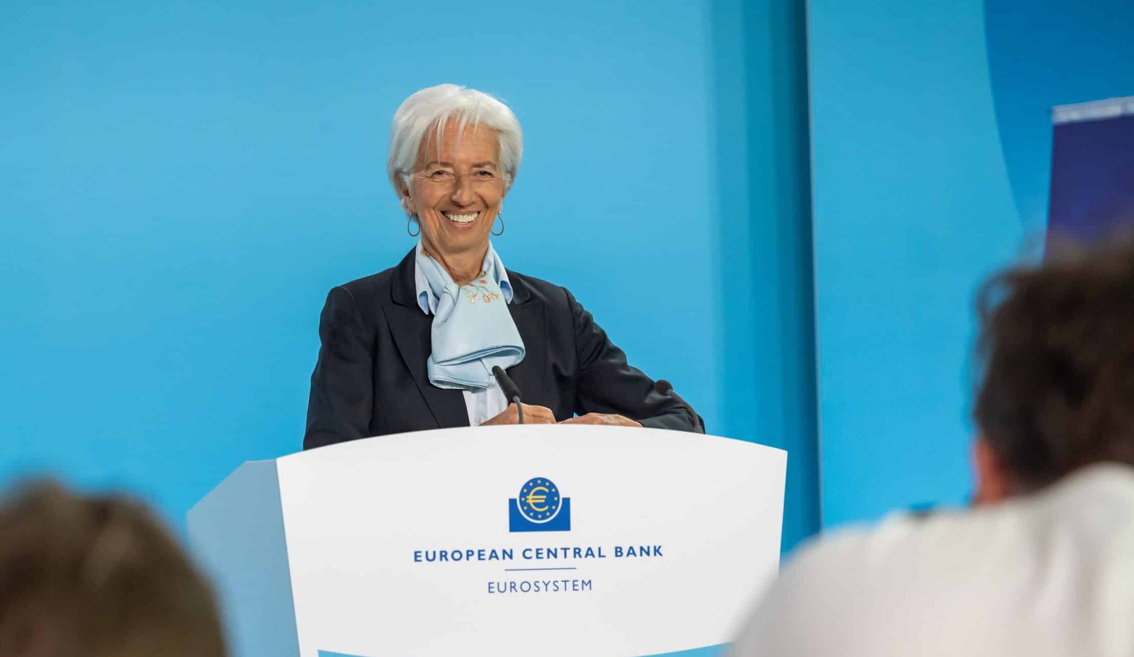La Bce lascia i tassi invariati, ma il primo taglio si avvicina: “Non dipendiamo dalla Fed”