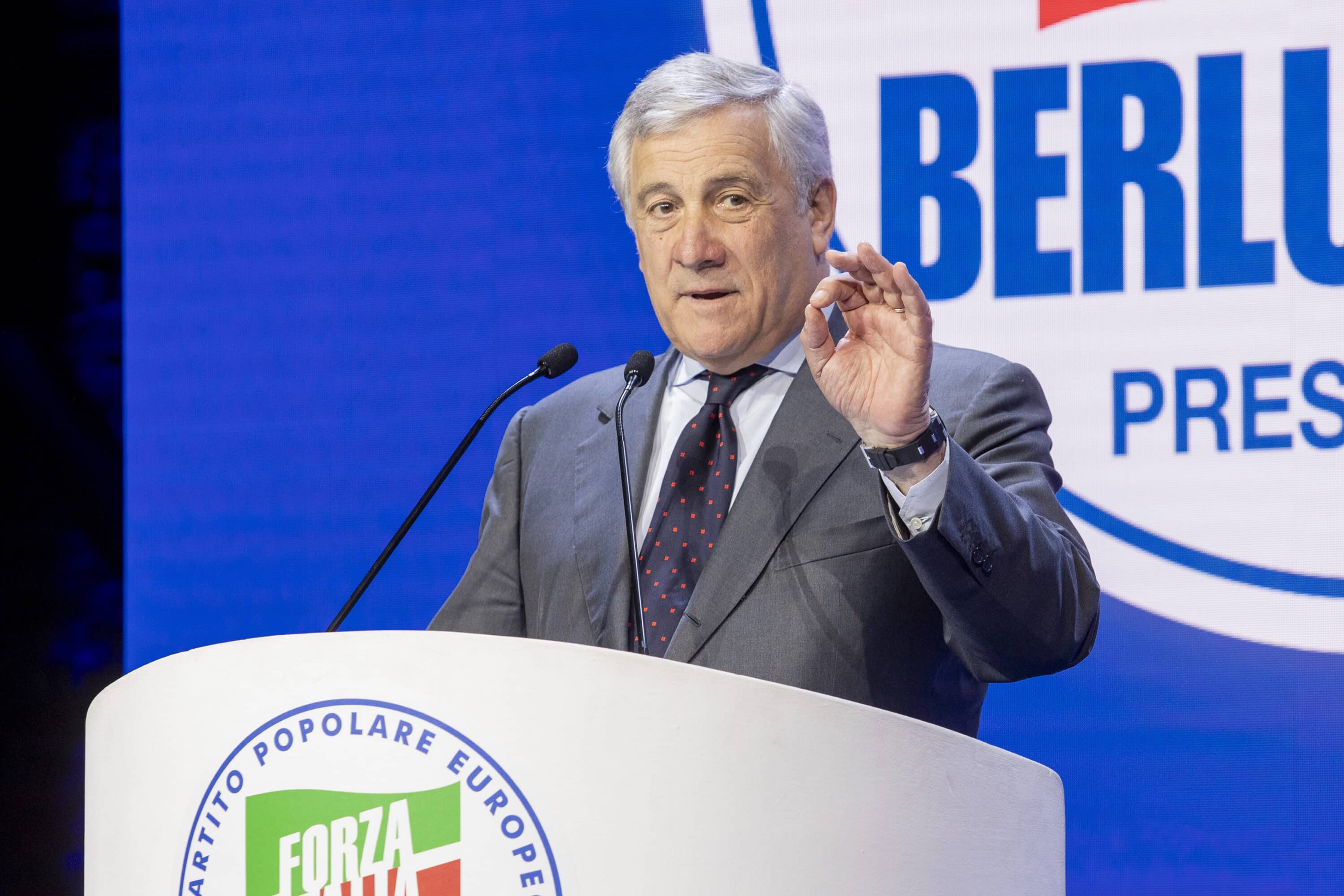 Tajani scende in campo per le europee: è il primo leader di partito ad annunciare la candidatura