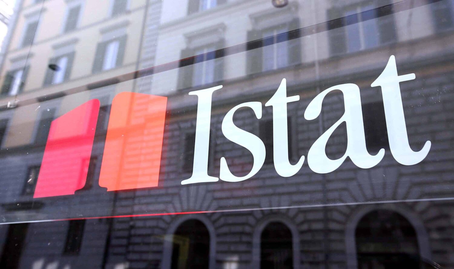 Istat, la disoccupazione sale al 7,5%: la cura Meloni affossa il lavoro