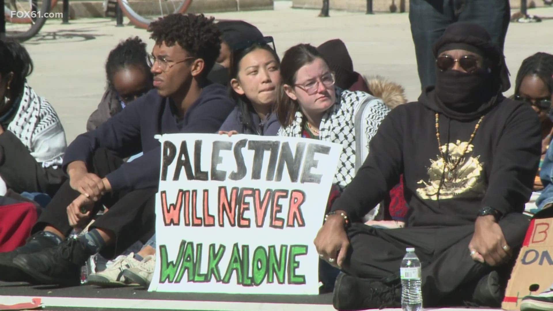 Arresti e manganellate ai cortei studenteschi pro Palestina nelle università americane