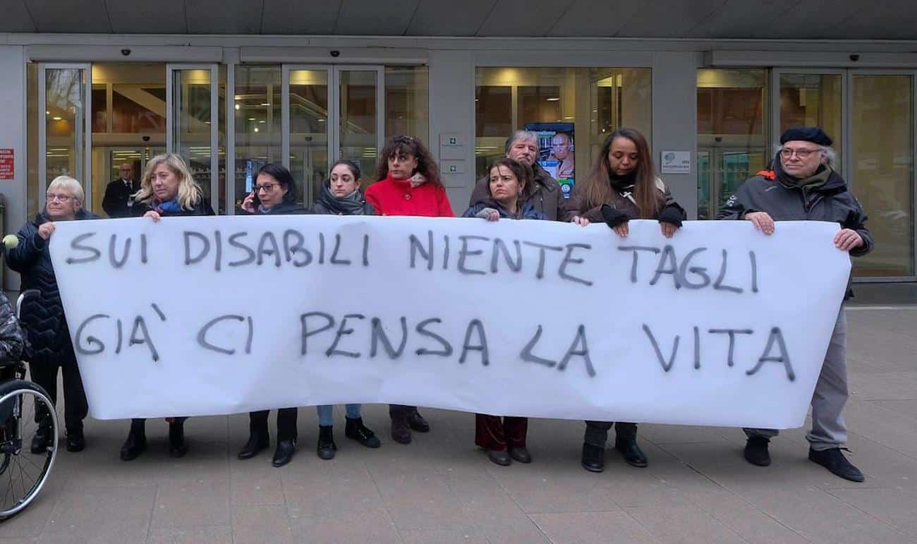 disabili protestano