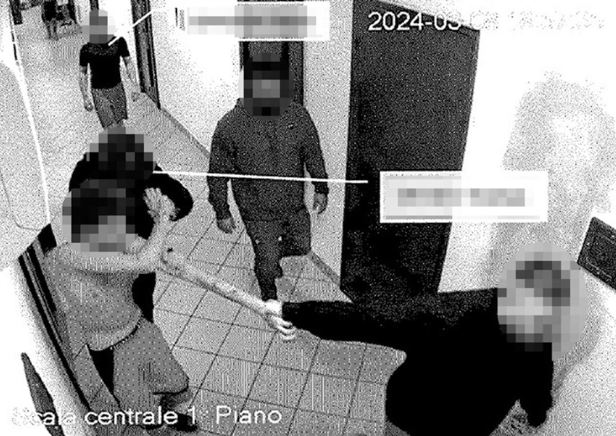 Beccaria: le immagini del pestaggio di un 15enne