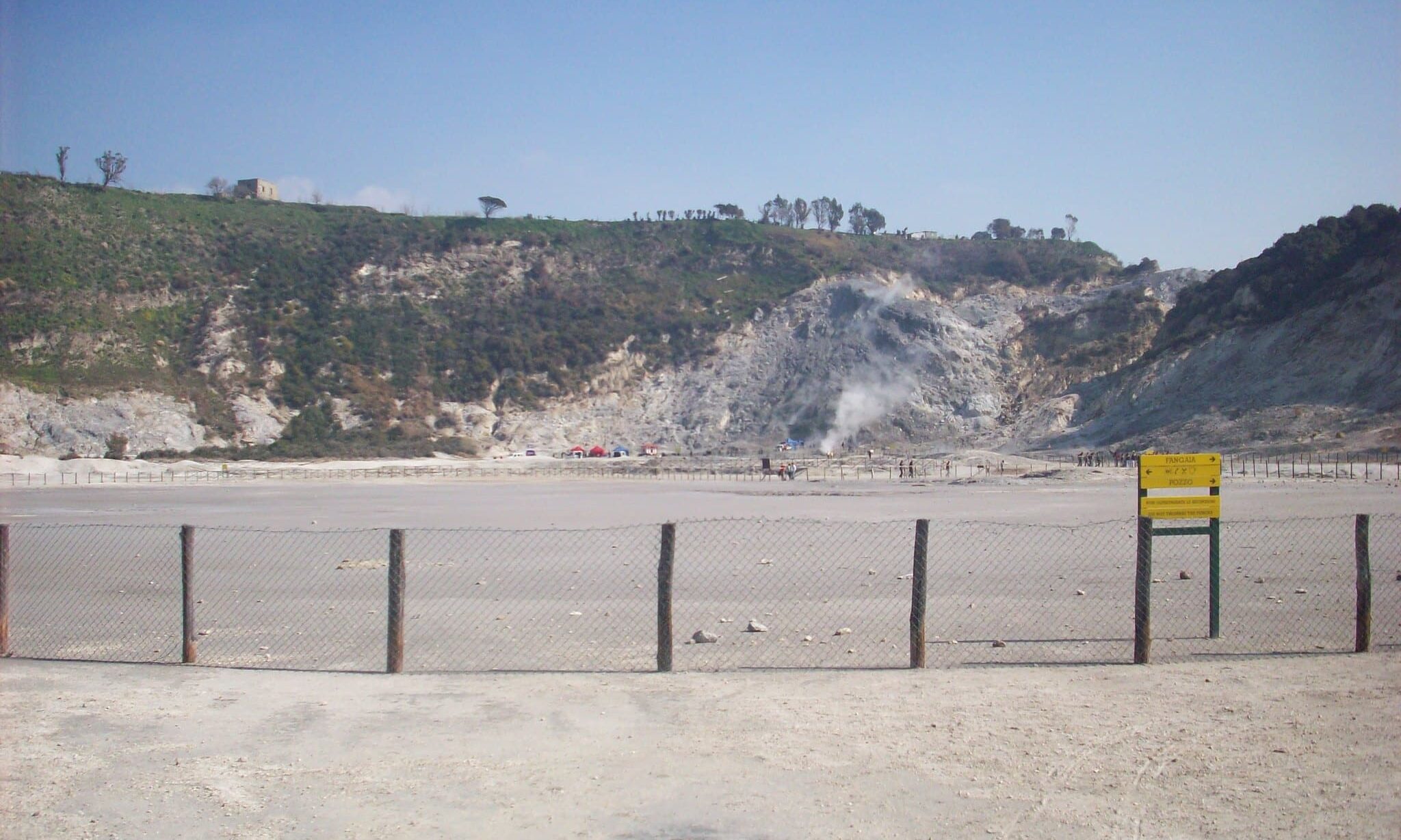 Campi flegrei, massima allerta per lo sciame sismico in corso da ieri