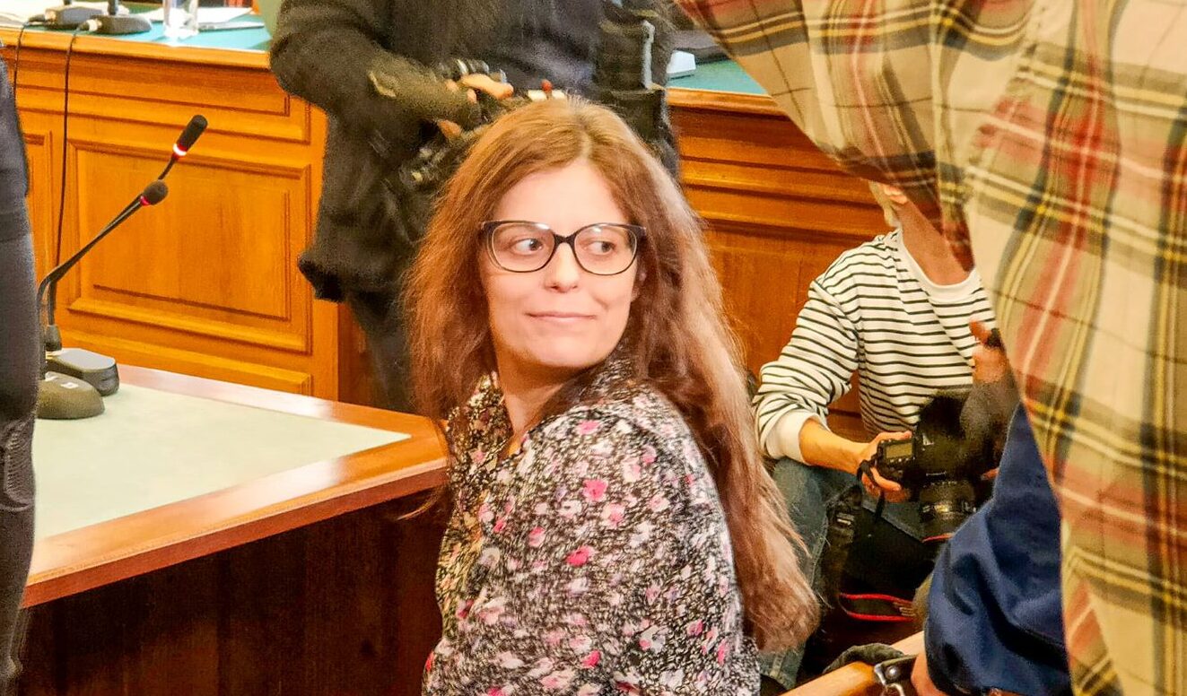 Ilaria Salis è libera, tolto anche il braccialetto elettronico