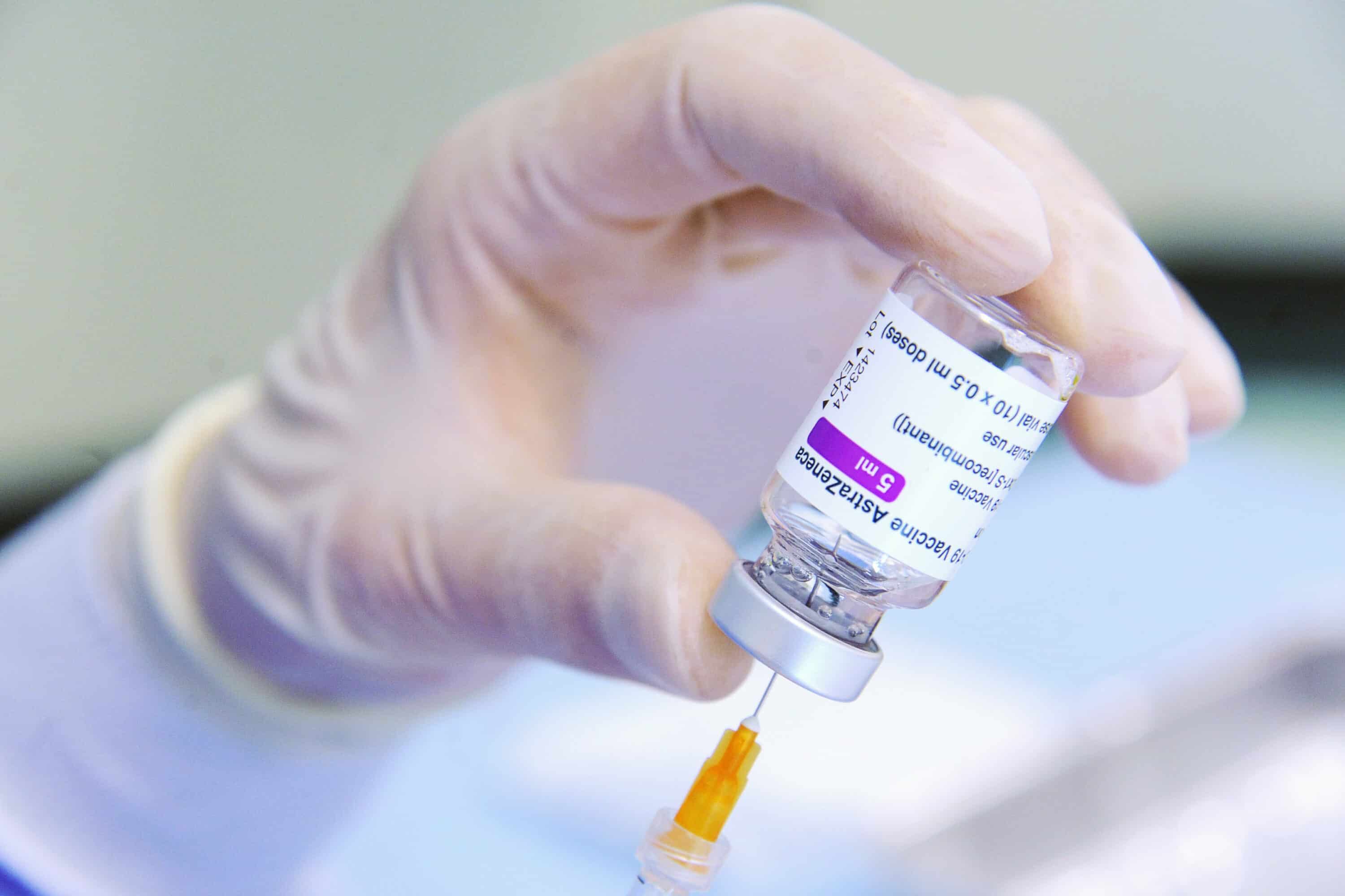 Perché AstraZeneca ha ritirato il suo vaccino anti Covid in tutto il mondo