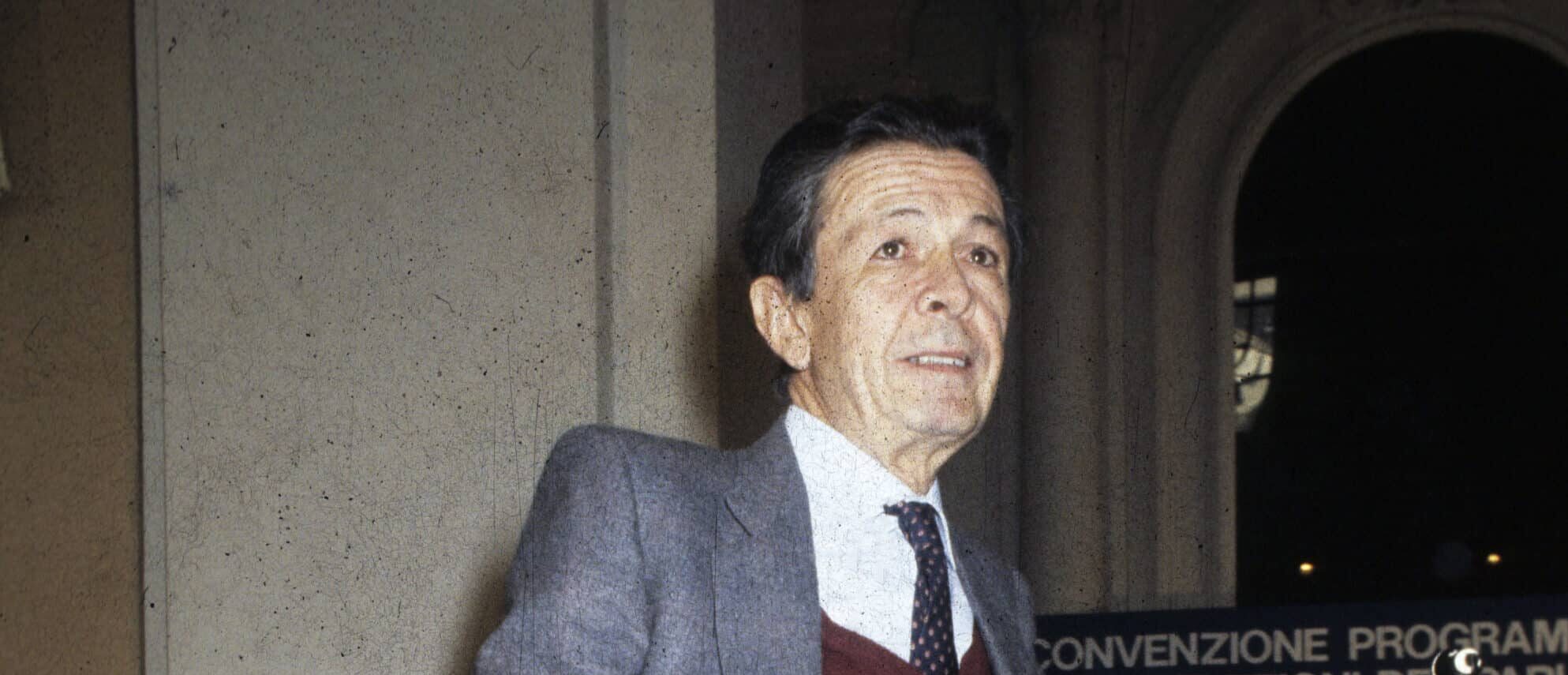 Enrico Berlinguer, vandalizzata per la seconda volta in poche settimane la tomba dell’ex leader del Partito comunista italiano. La figlia Bianca sui social: “Un atto vigliacco e ignobile”