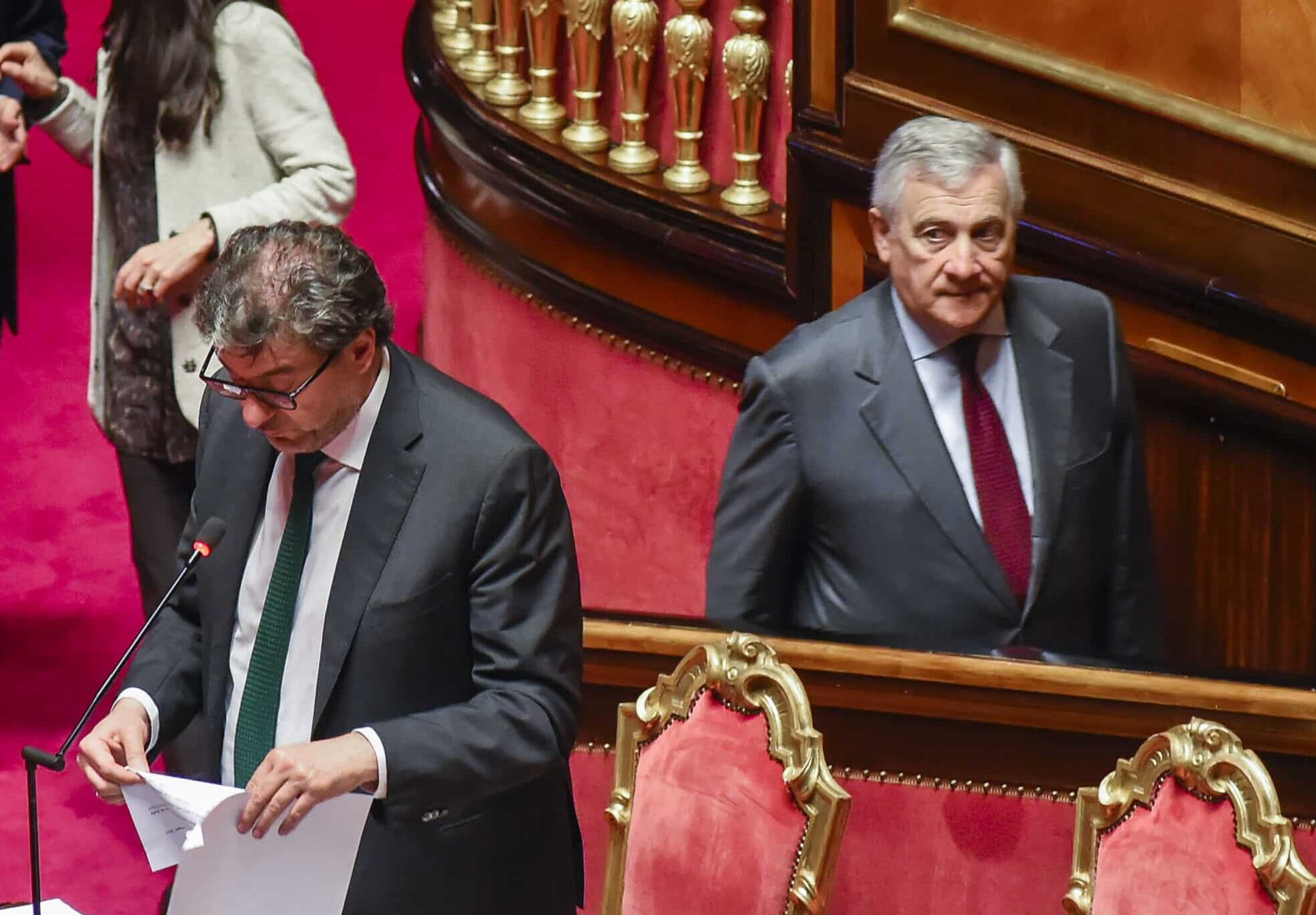 Il governo a pezzi sul Superbonus, volano gli stracci a destra: Tajani si dissocia e scarica tutto su Giorgetti