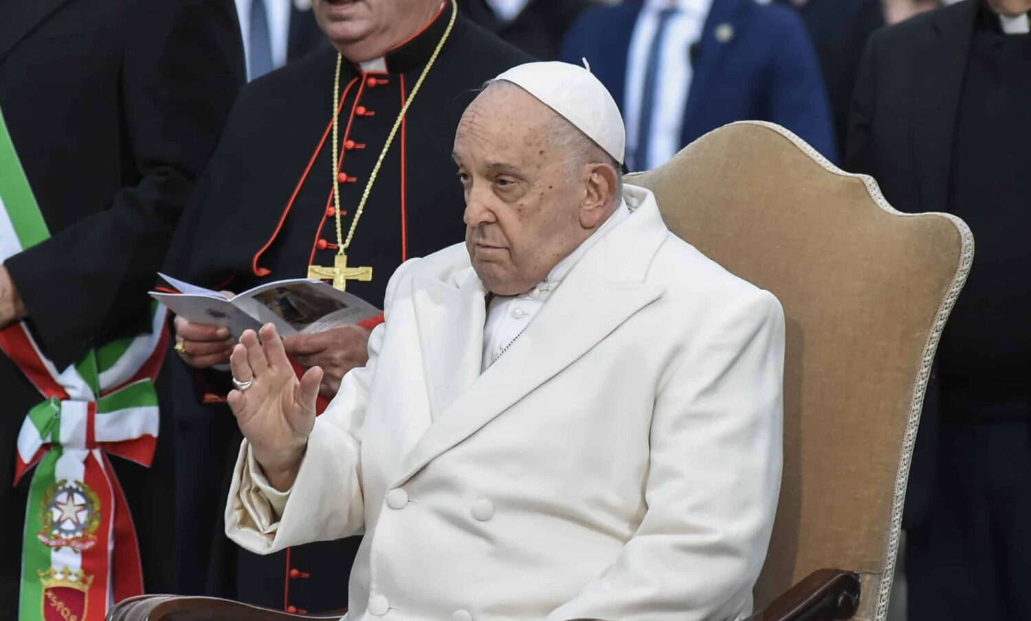 Papa Francesco attacca i mercanti di armi: “Terribile, guadagnare con la morte”