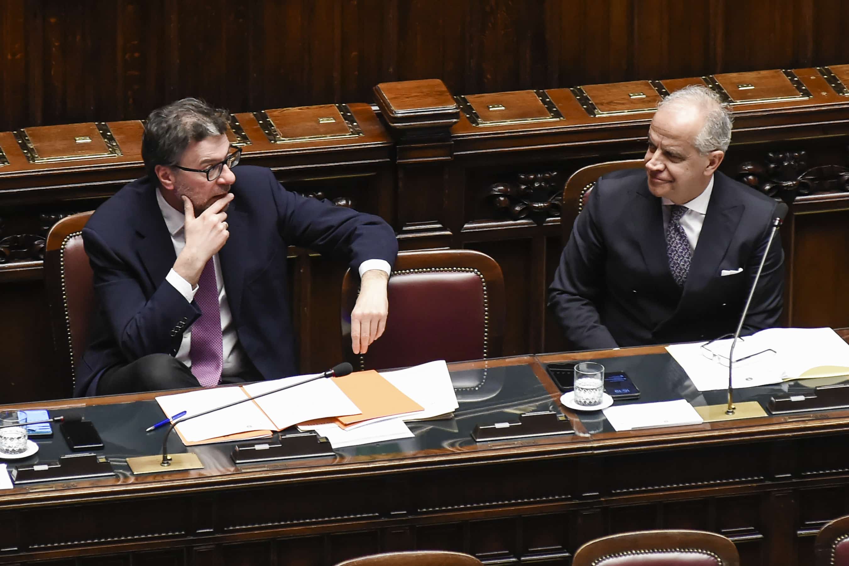 Tagli ai comuni congelati, il governo stoppa la spending review per le elezioni e rimanda tutto al post-voto