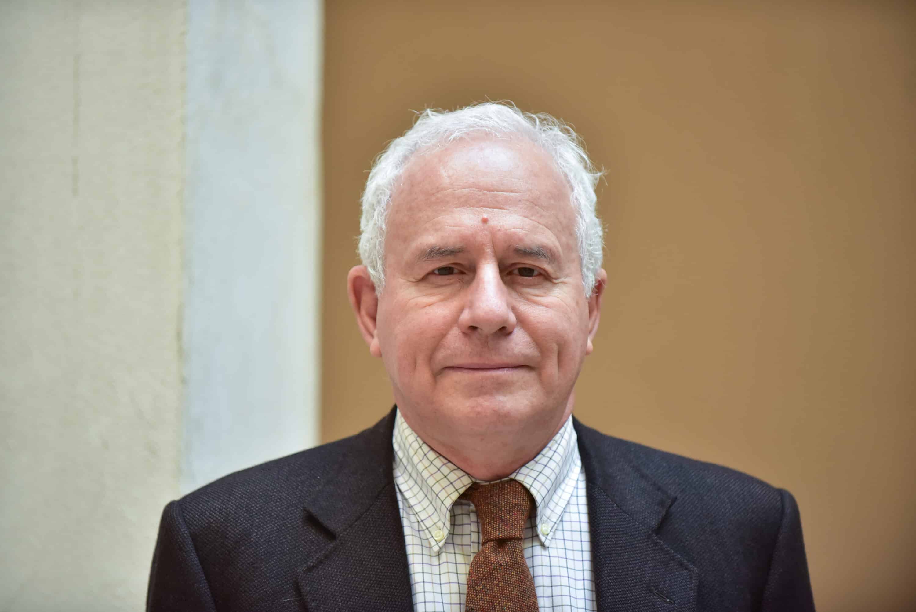 “Il mondo da mesi balla sull’orlo dell’abisso, ma la gente ha voglia di pace”: l’intervista a Tarquinio (Pd)