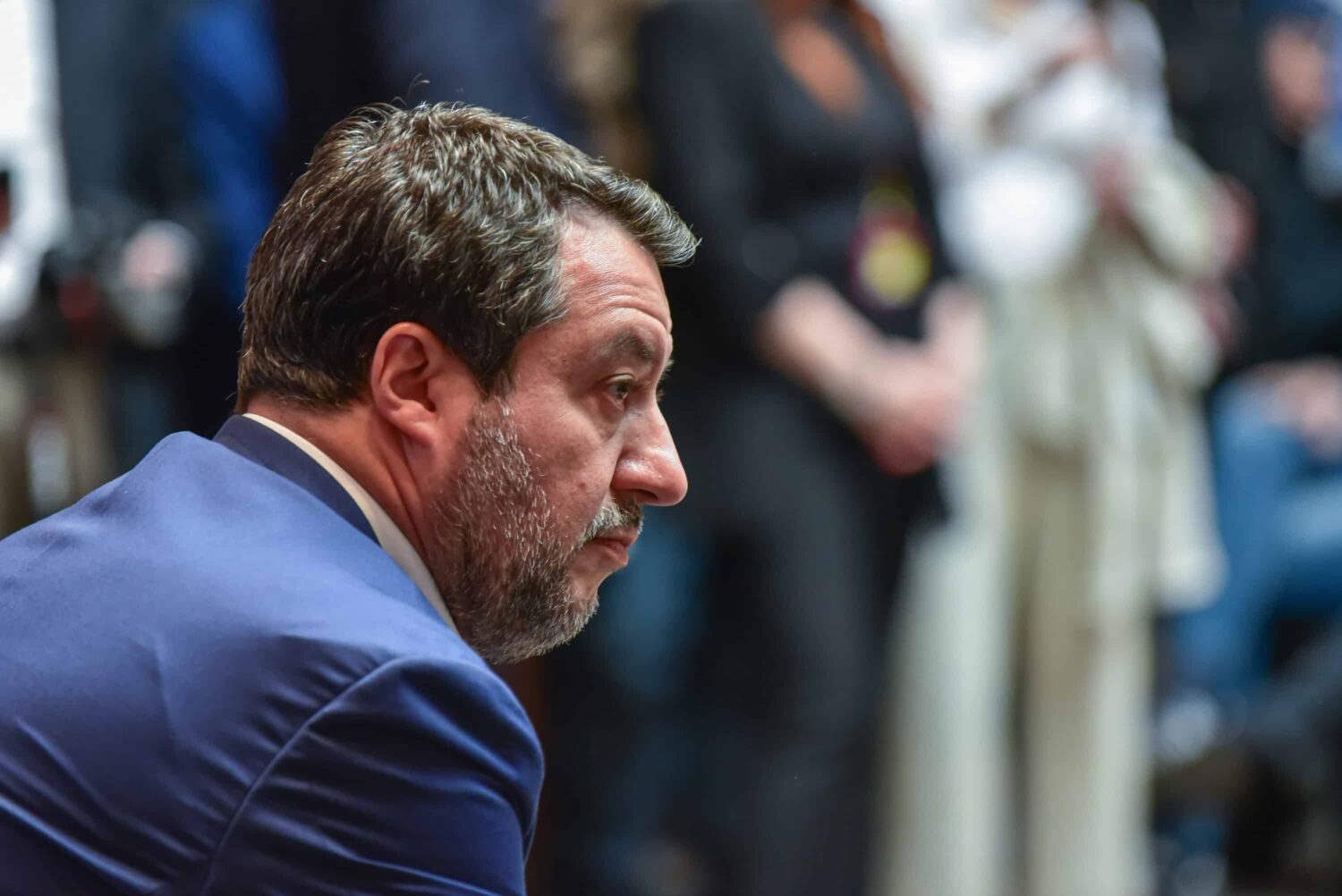 Salvini boccia gli incentivi auto, che il suo collega Urso ha glorificato pochi giorni fa