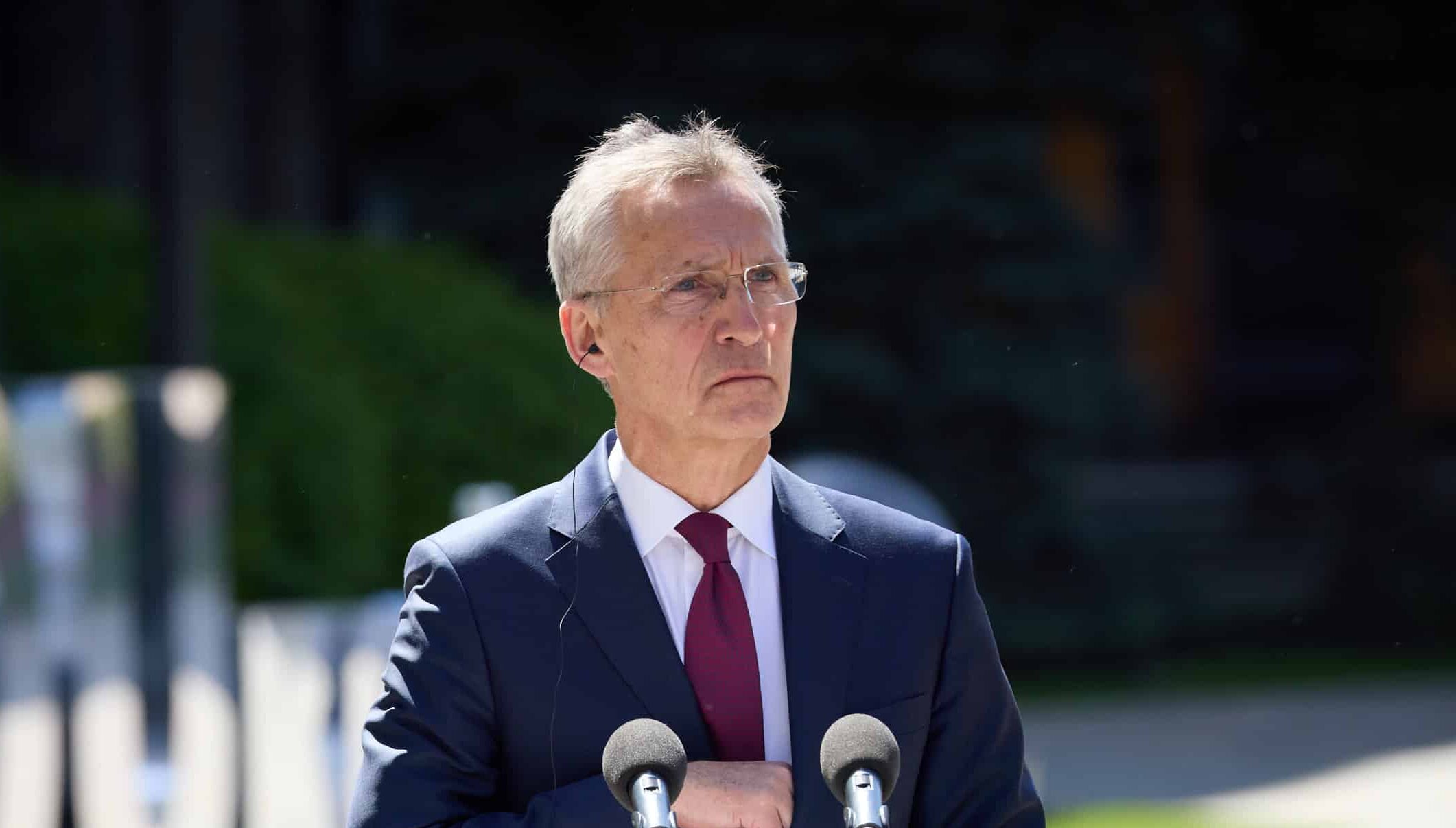 Ucraina, Stoltenberg: “Stop limiti sull’uso delle armi contro la Russia”