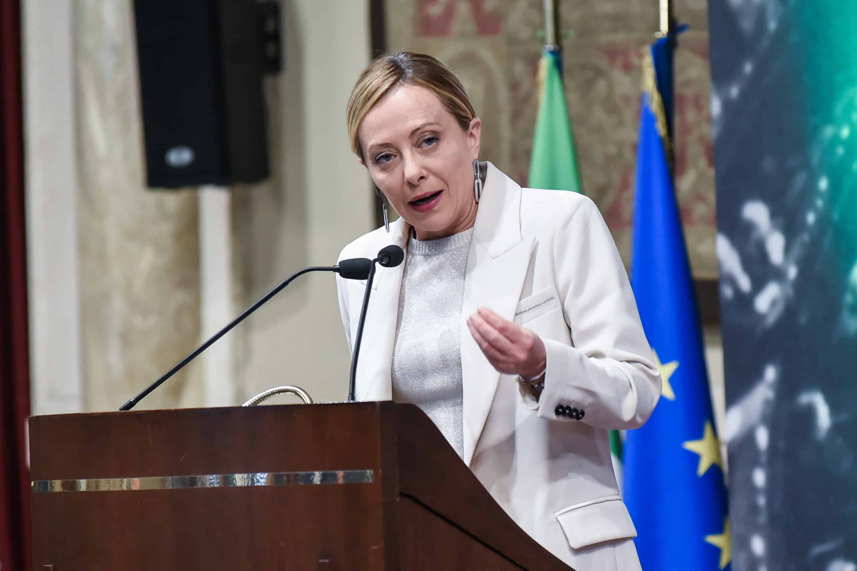 Meloni non farà come Renzi: “Se perdo il referendum sul premierato, chissene. Non lascio”