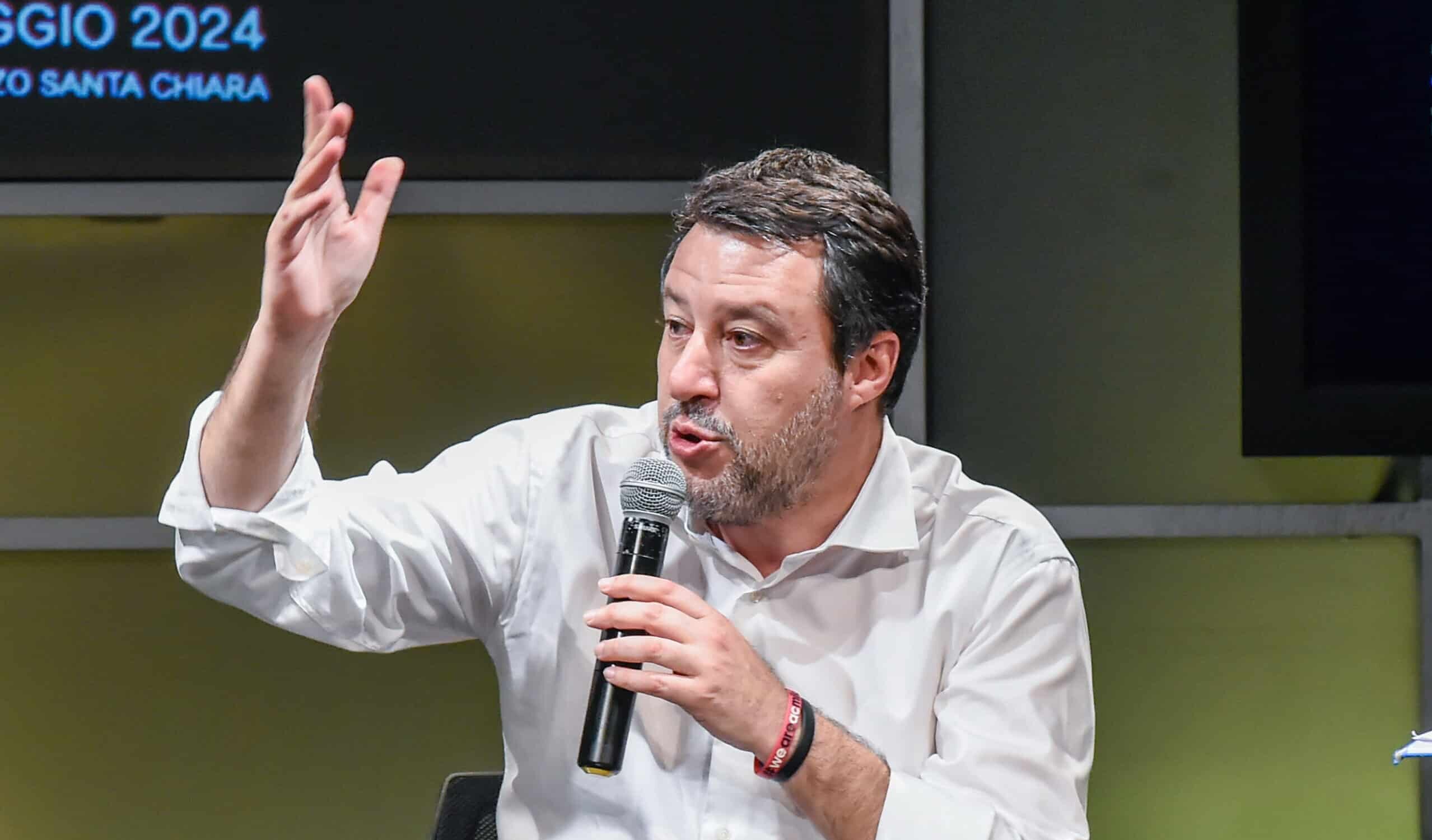 Salvini ha già messo da parte il pacifismo: depositata la proposta di legge per tornare alla leva obbligatoria