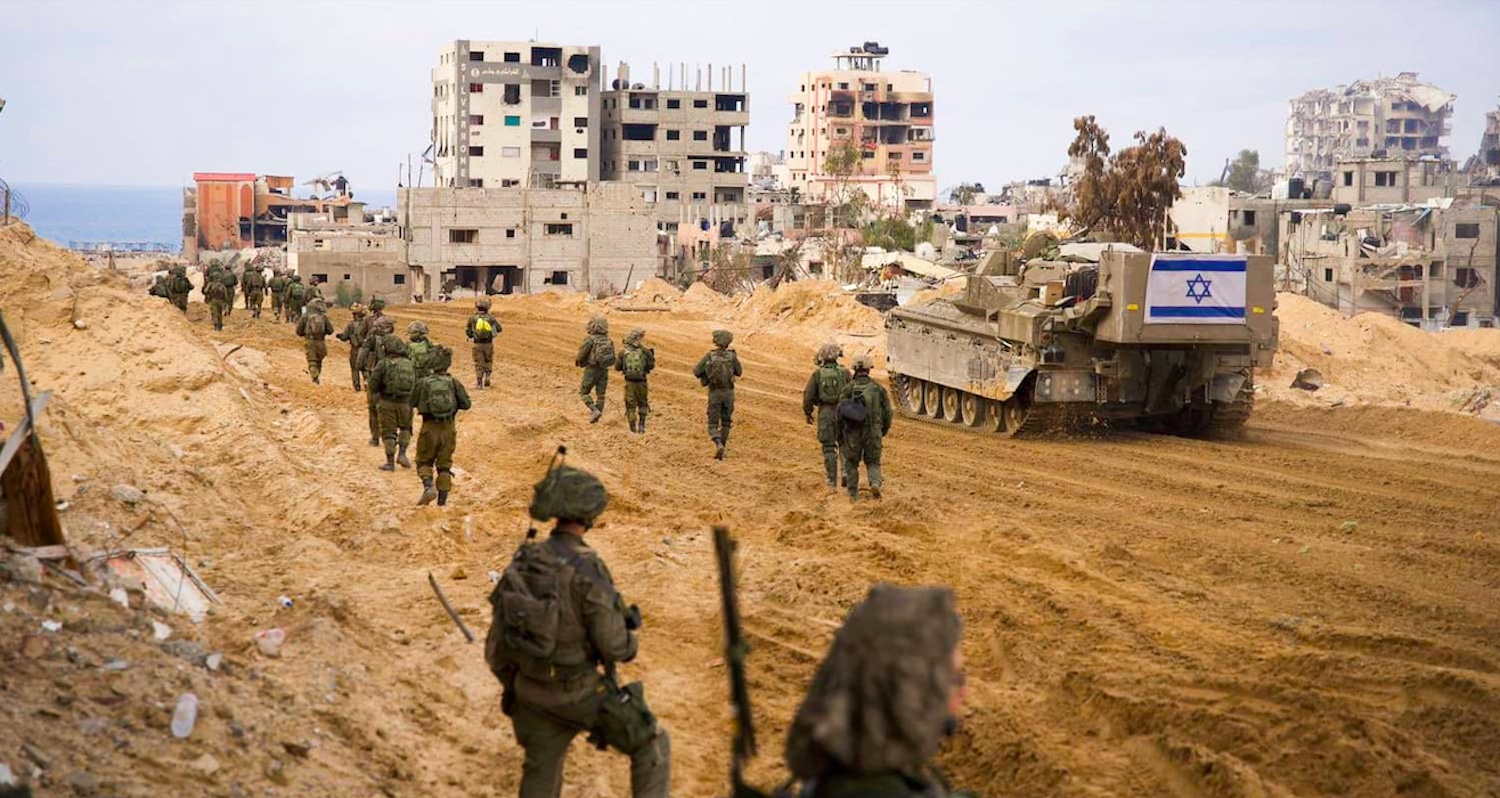 Israele bombarda Rafah. Centinaia in piazza a Tel Aviv chiedono l’accordo con Hamas