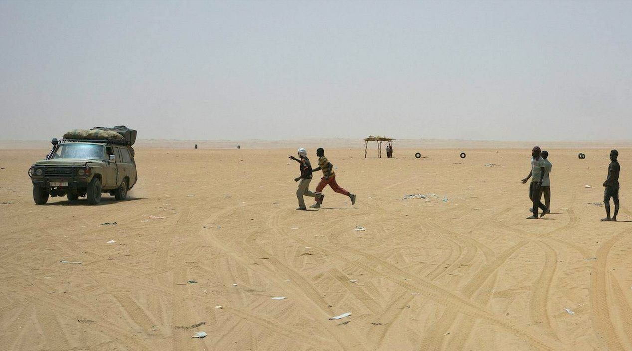 Lighthouse Reports: “Incassano fondi Ue e scaricano i migranti nel deserto”