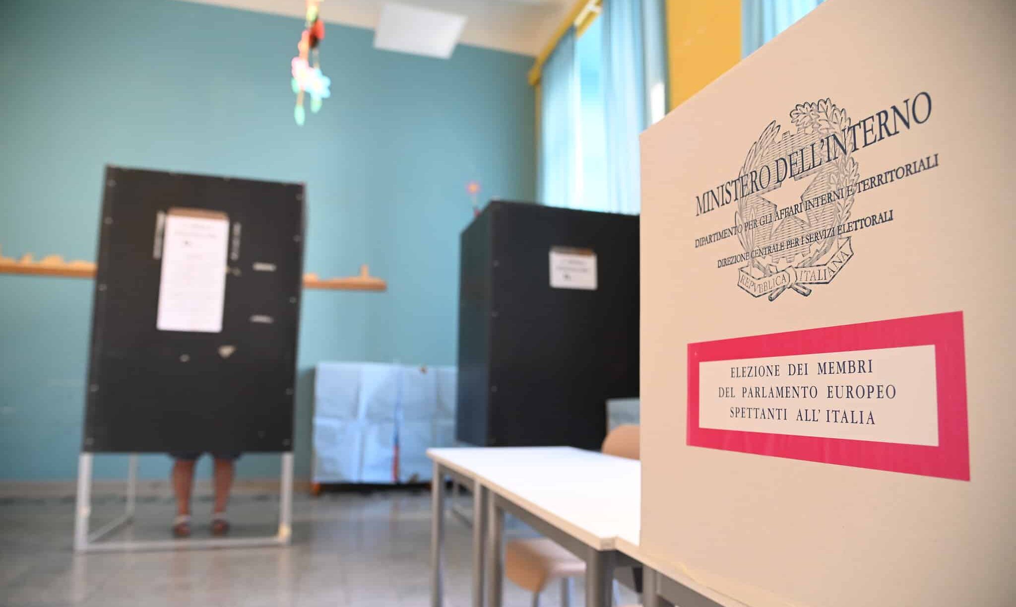 Europee, affluenza in calo: alle 12 è del 25,14%