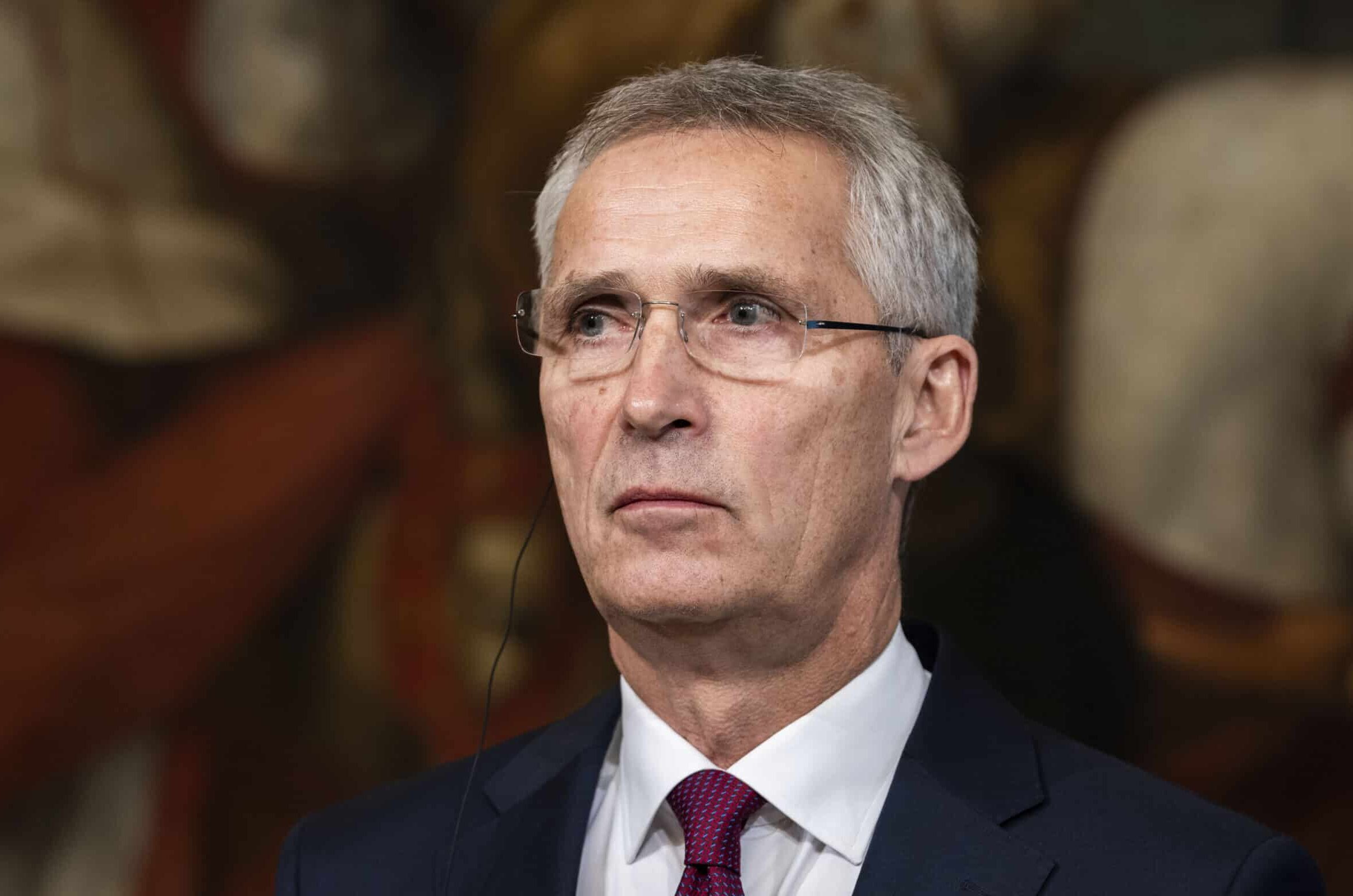 La deriva bellicista non si ferma: la Nato vuole schierare più armamenti nucleari